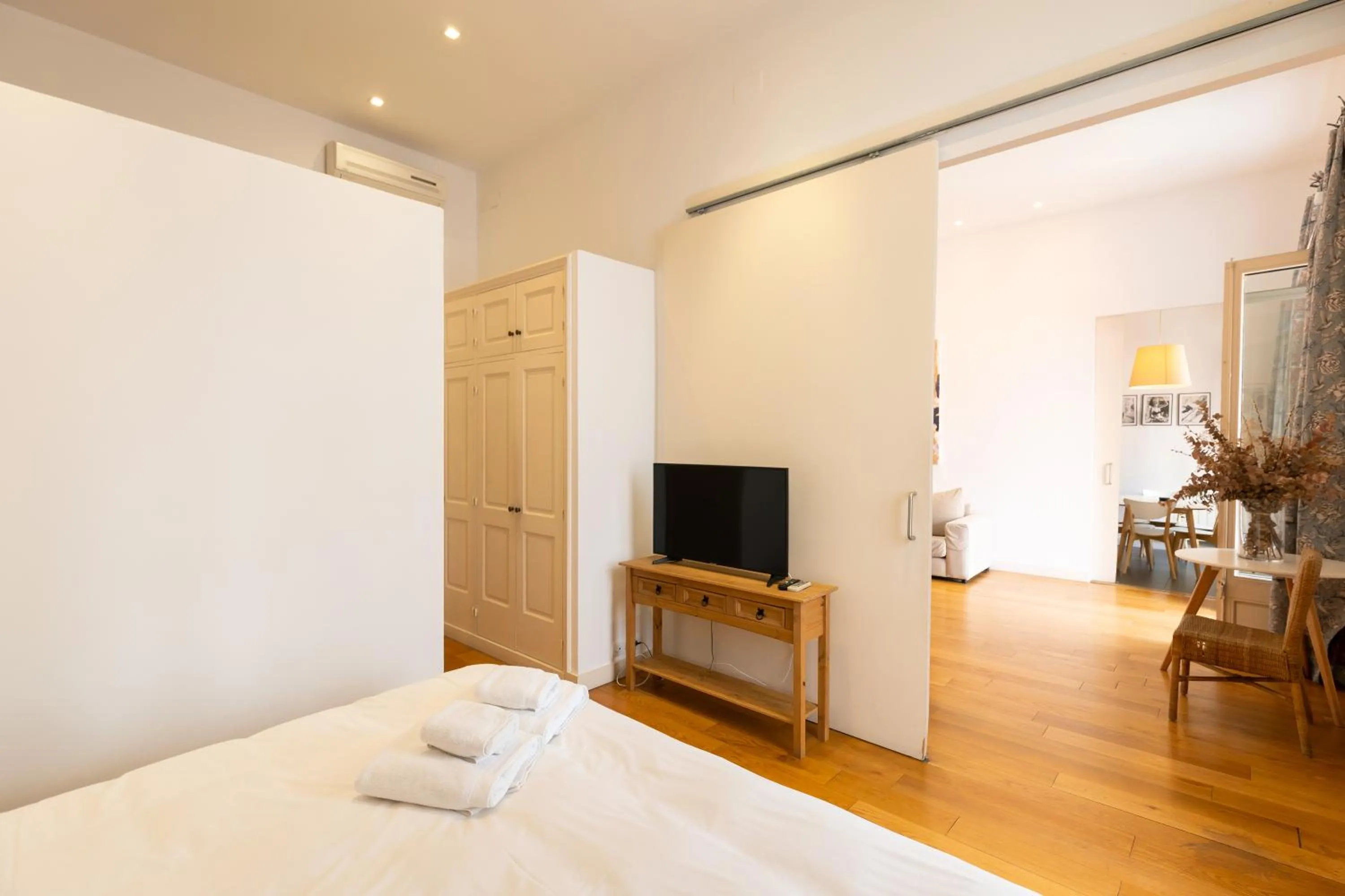 Bedroom, Bed in BCN Apartments 41