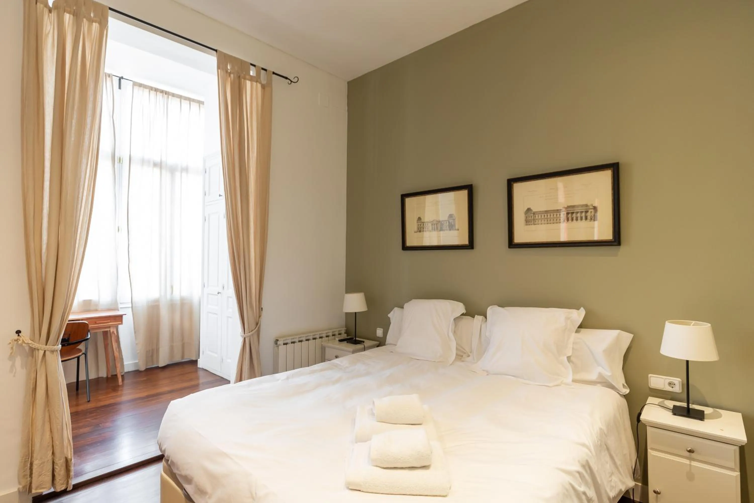 Bedroom, Bed in BCN Apartments 41