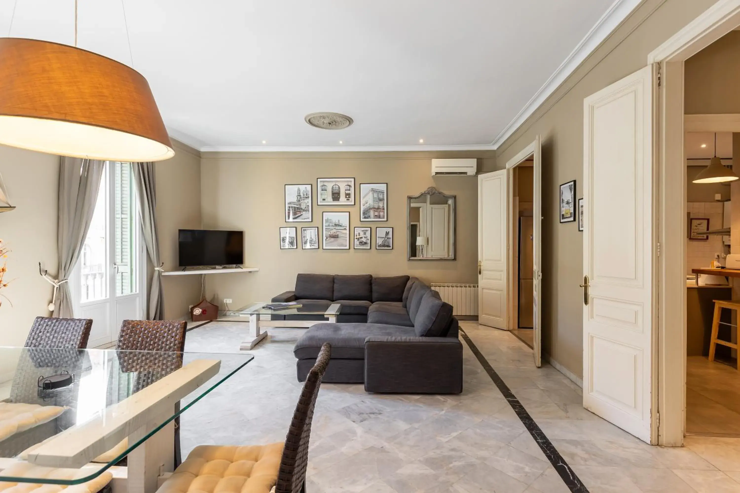 Luxury Three-Bedroom Apartment in BCN Apartments 41 Luxury Three-Bedroom Apartment in BCN Apartments 41