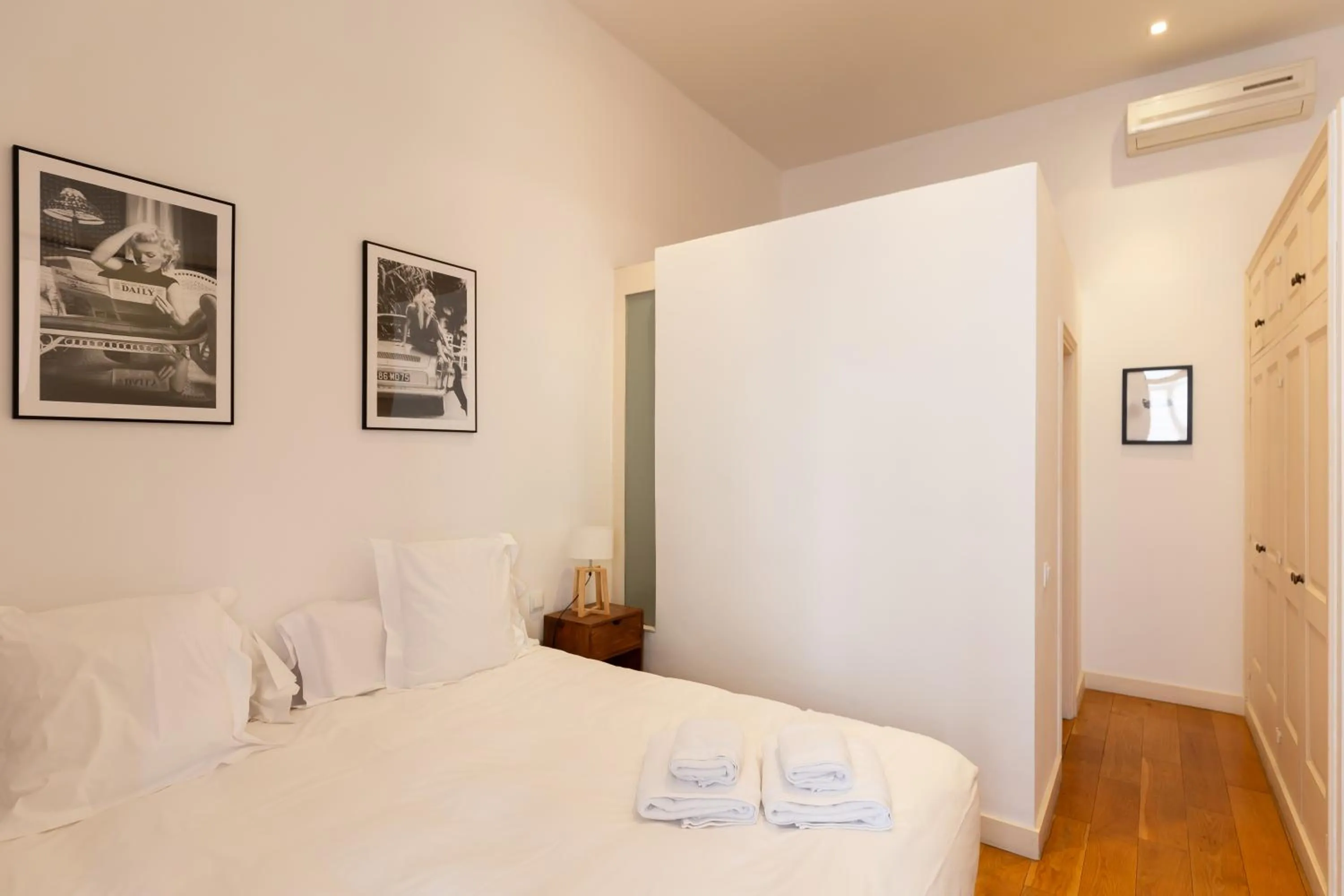 Bedroom, Bed in BCN Apartments 41