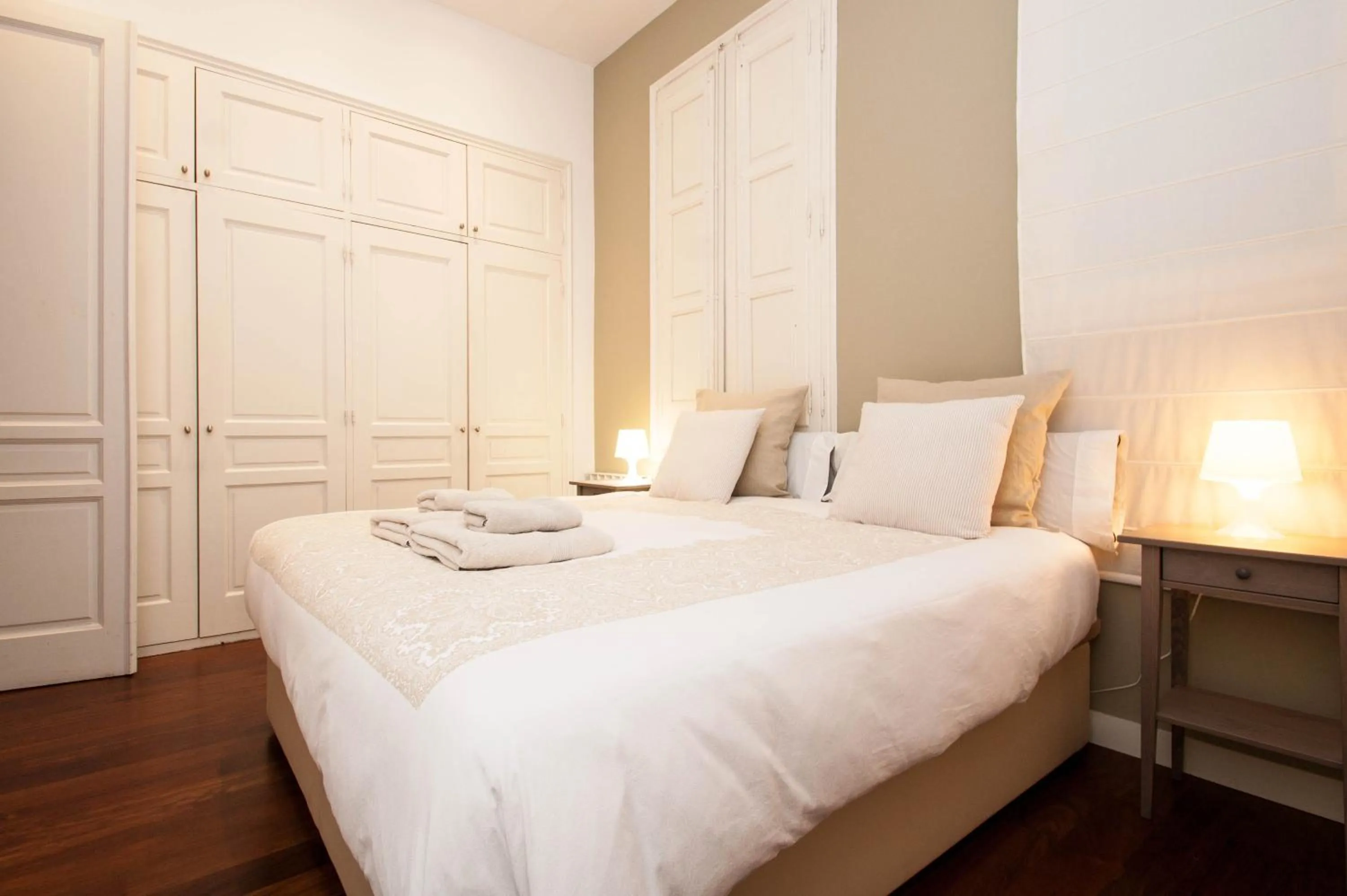 Bedroom, Bed in BCN Apartments 41