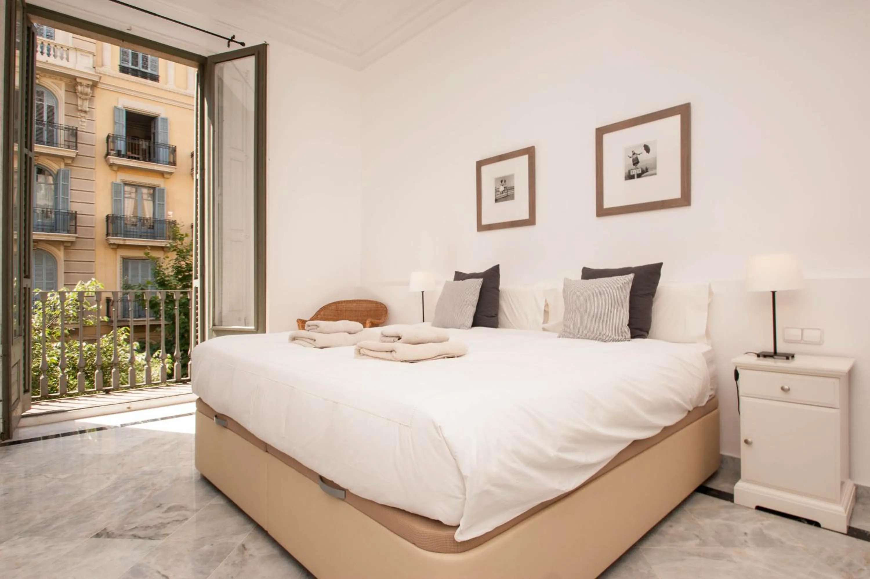 Bedroom, Bed in BCN Apartments 41