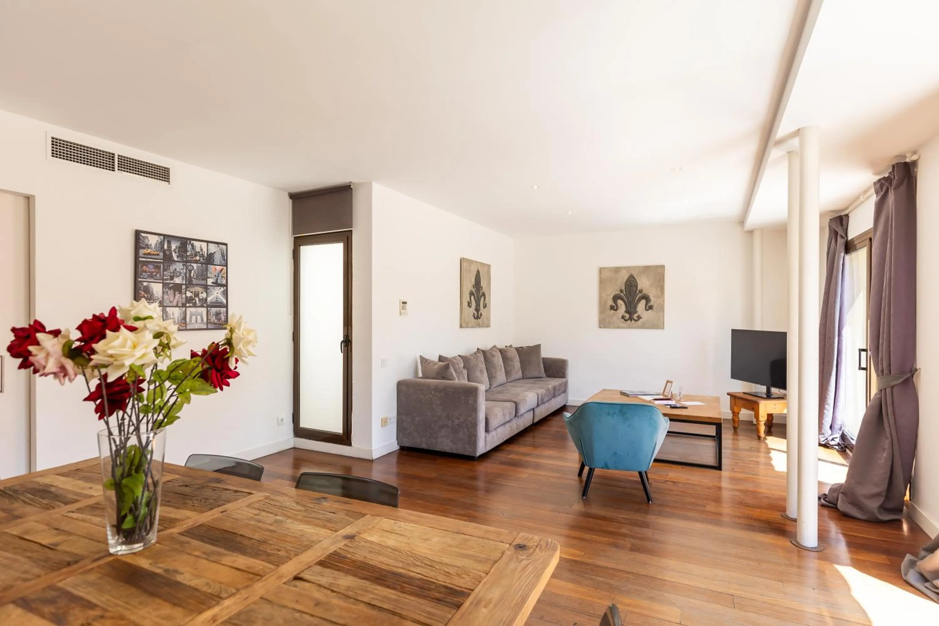 Living room, Bed in BCN Apartments 41