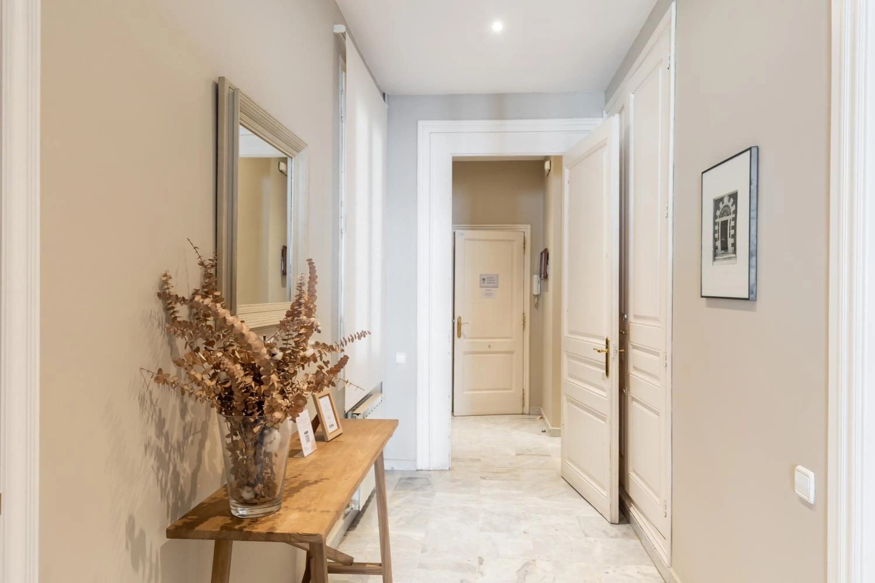 Library in BCN Apartments 41