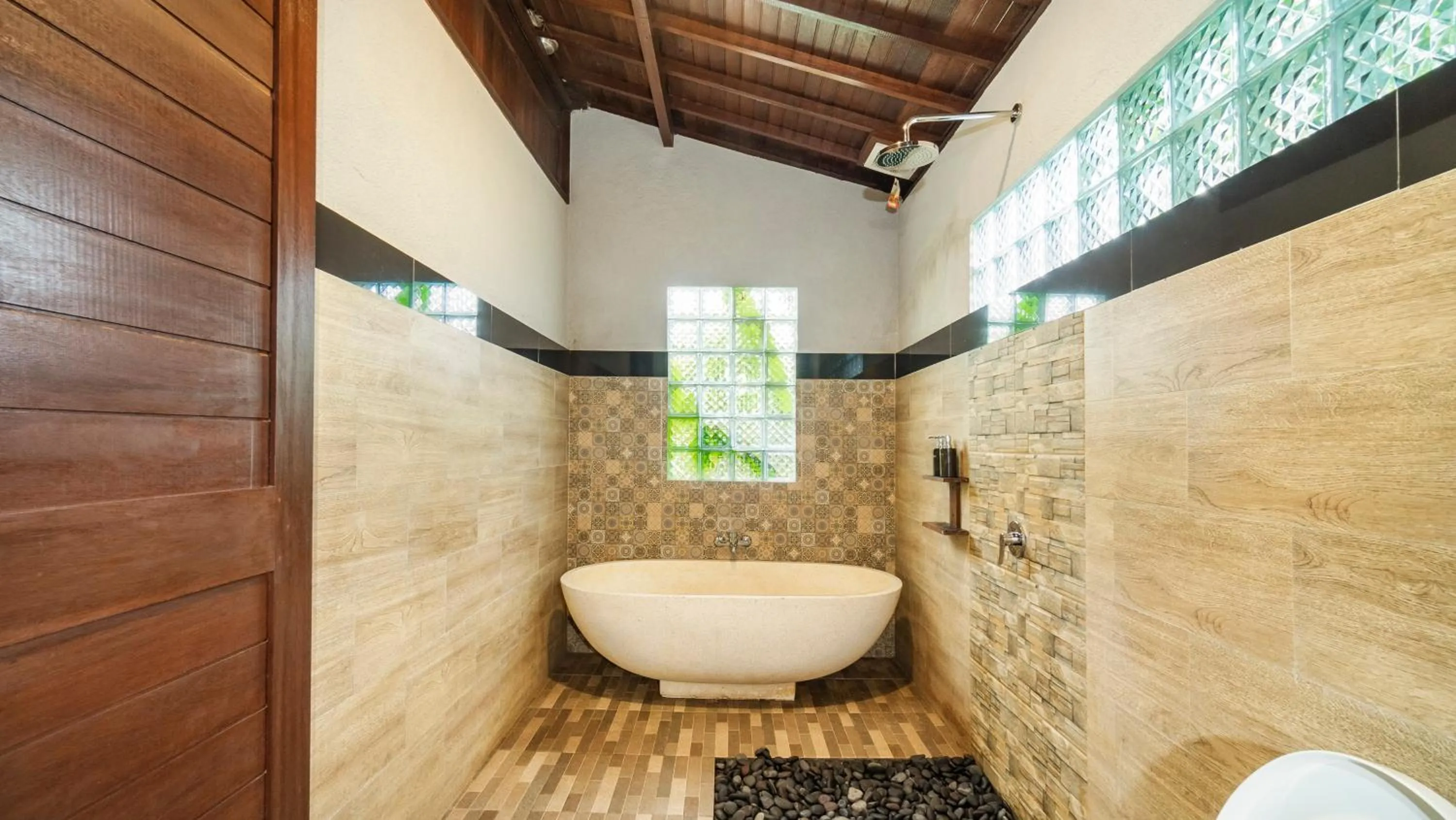 Shower in Uma Kakul Villas