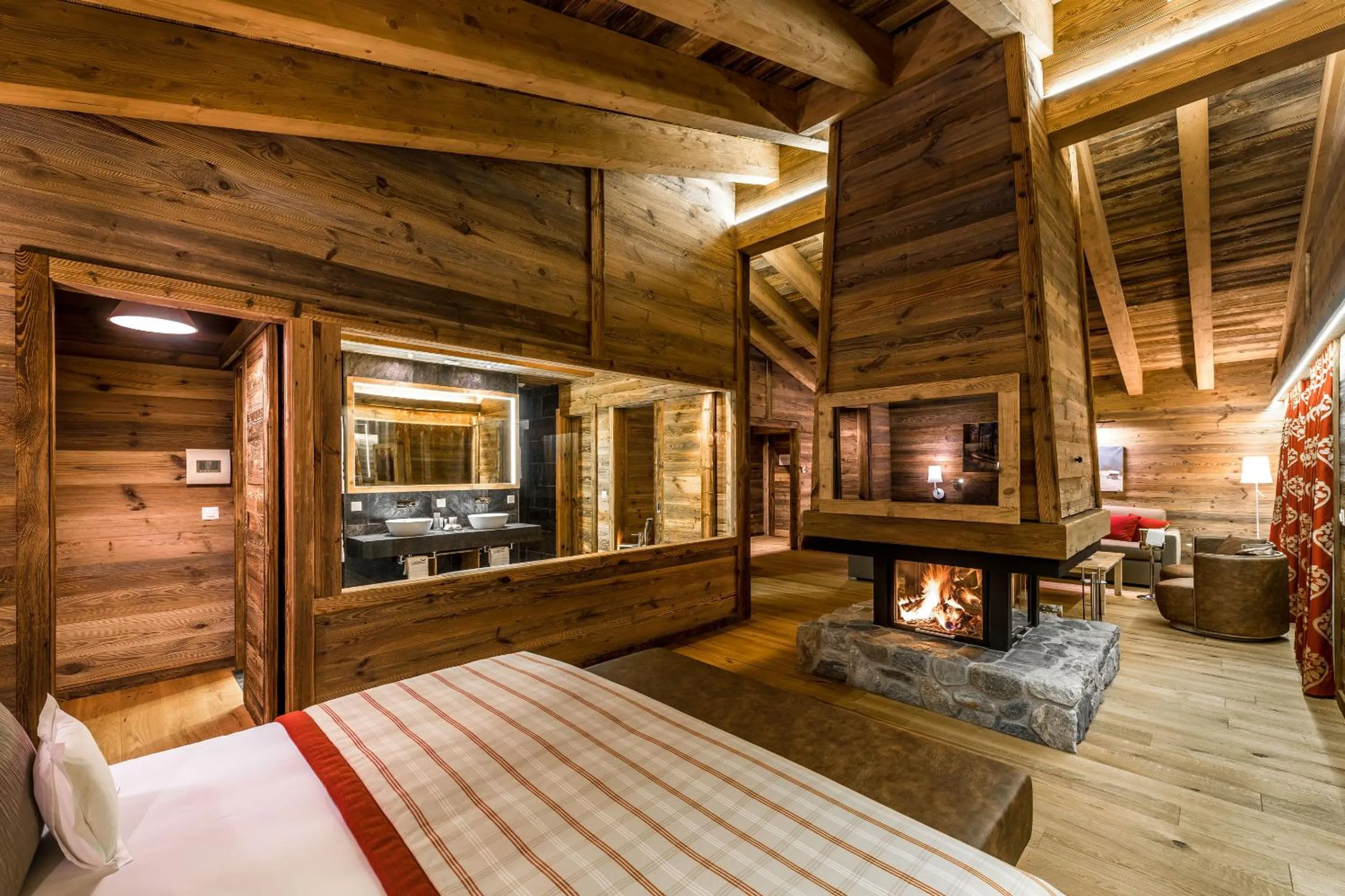 Photo of the whole room, Bed in Nendaz 4 Vallées & SPA 4* Superior