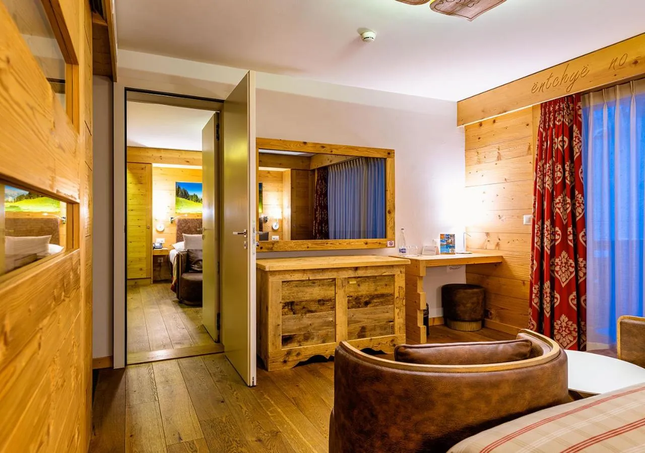 Photo of the whole room, Bed in Nendaz 4 Vallées & SPA 4* Superior