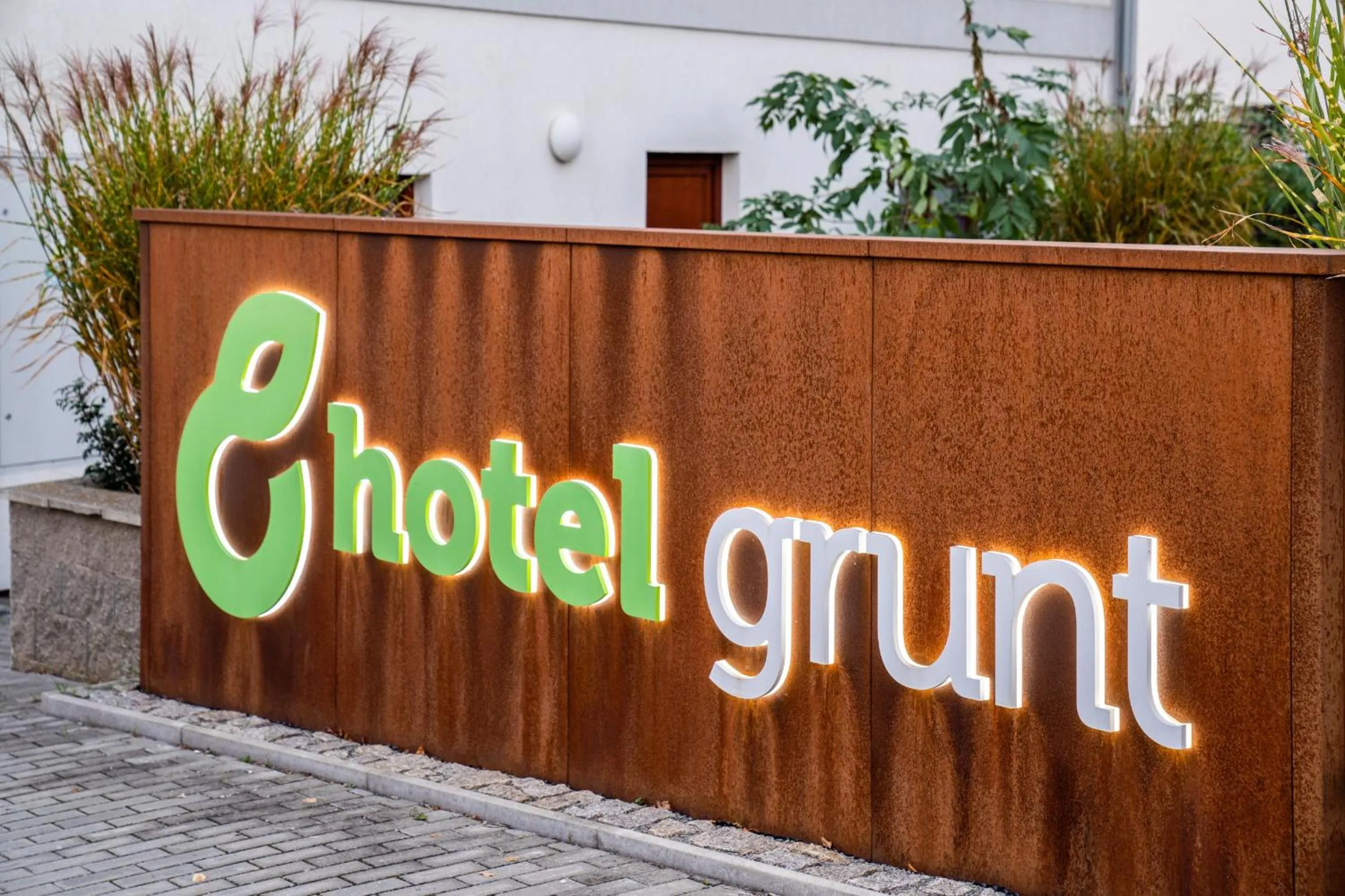 Property logo or sign in Hotel Grunt