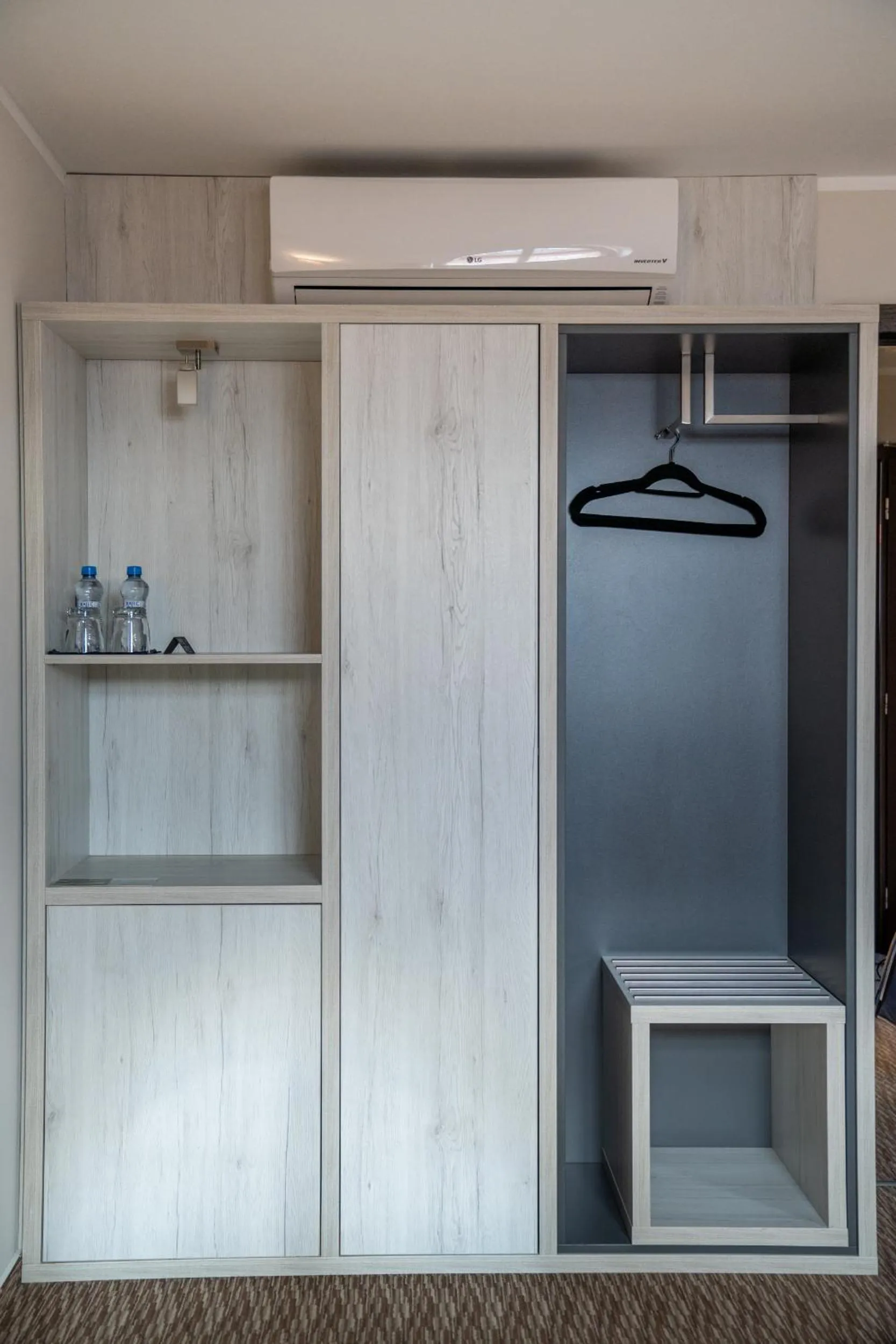 wardrobe in Hotel Grunt