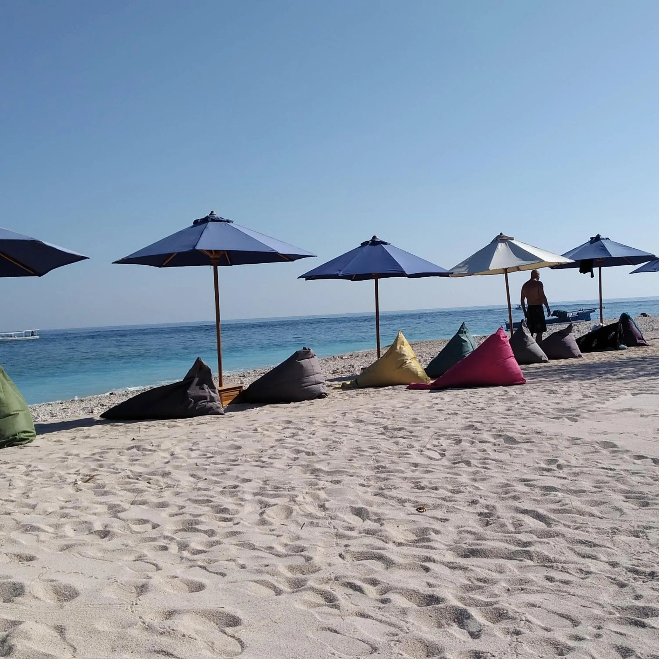 Breakfast in Sunset Beach Bungalow