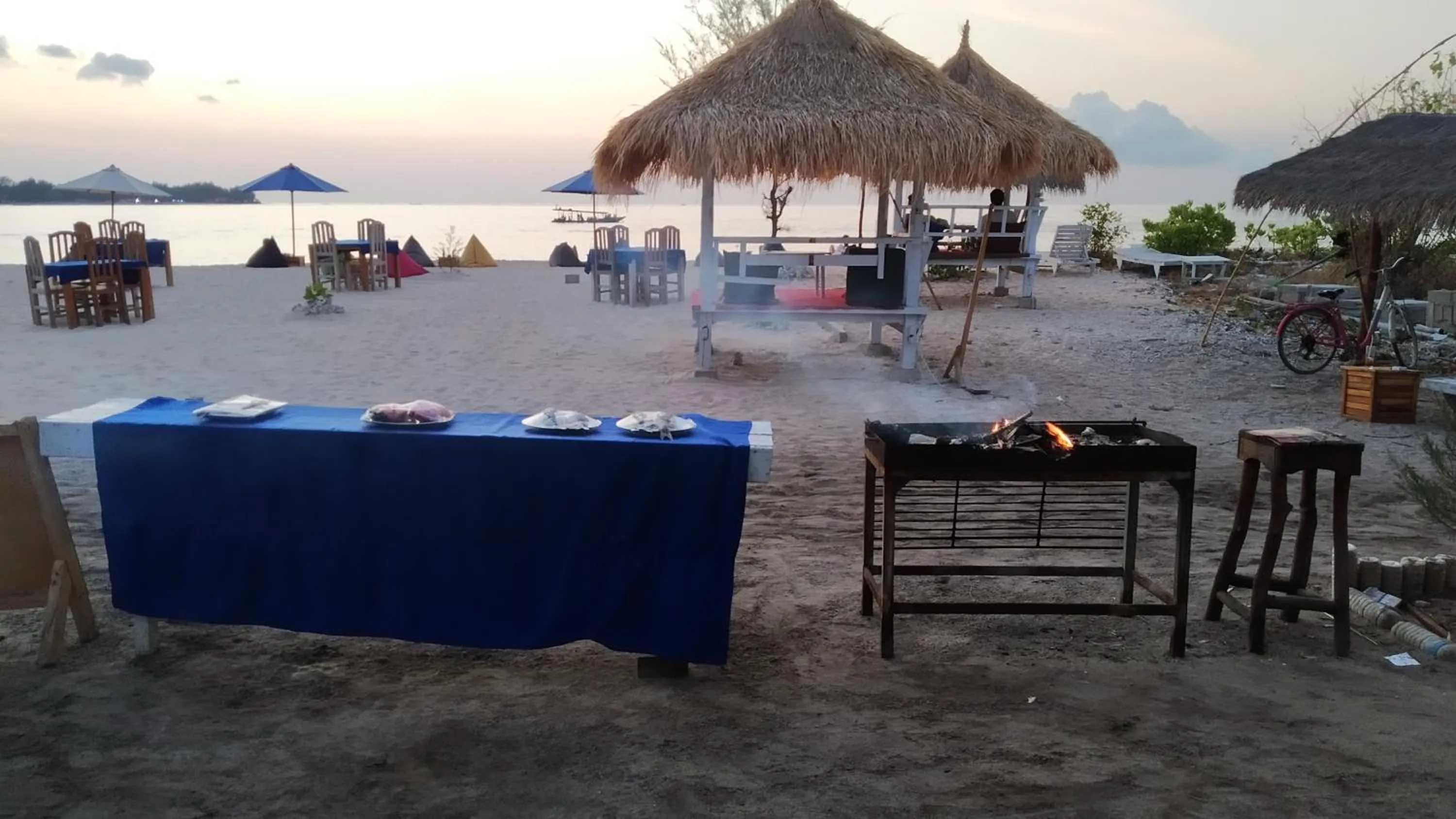 Breakfast in Sunset Beach Bungalow