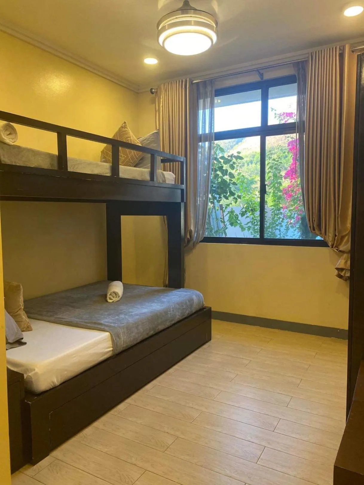 Photo of the whole room, Bed in Bella Villa Coron