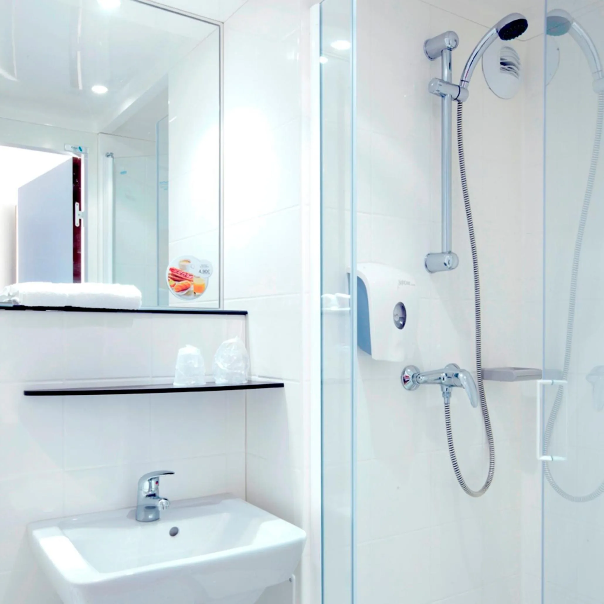 Bathroom in Première Classe Roissy - Aéroport CDG - Le Mesnil-Amelot