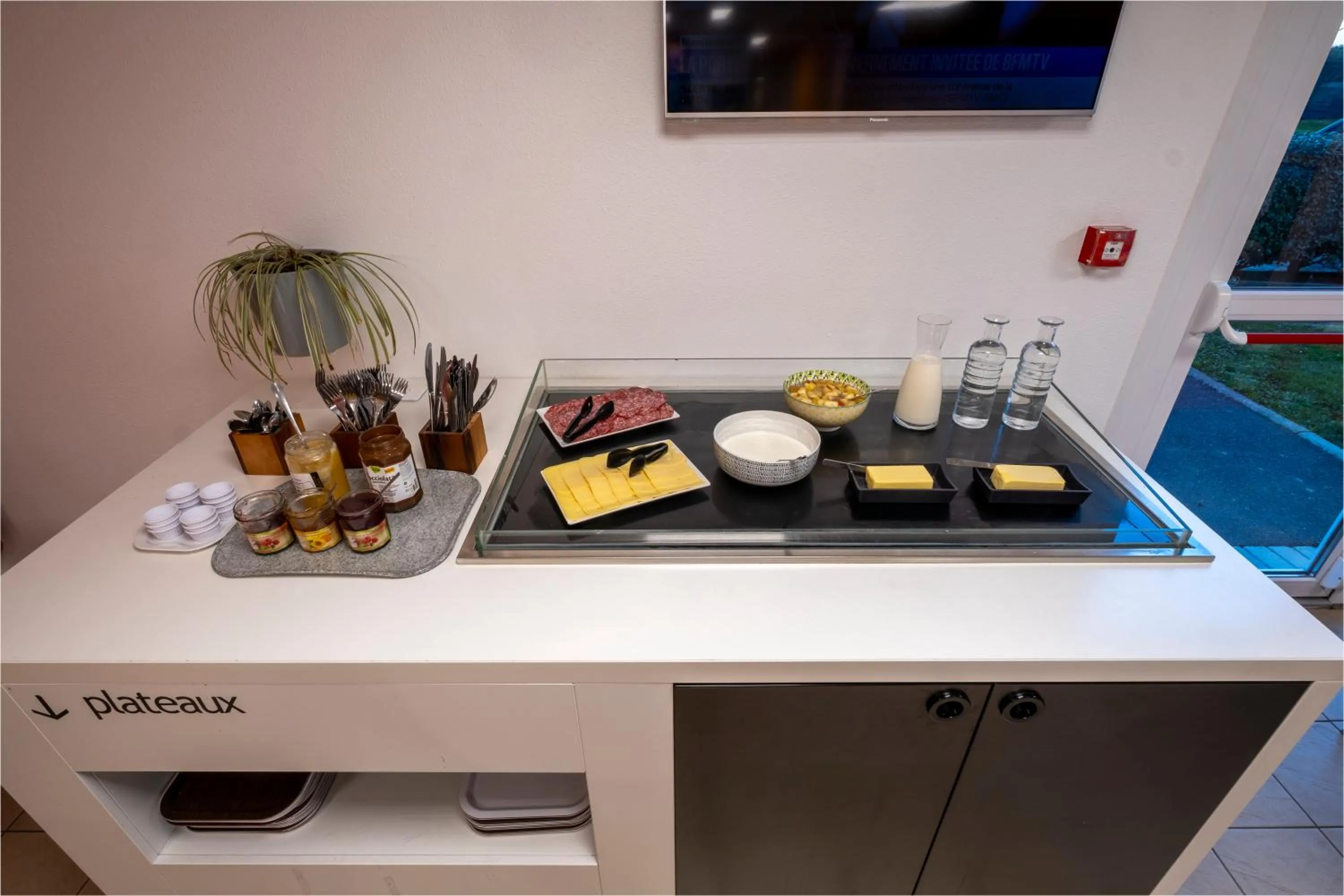 Buffet breakfast in Première Classe Roissy - Aéroport CDG - Le Mesnil-Amelot