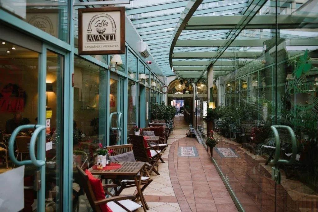 Restaurant/places to eat in Avanti Palazzo