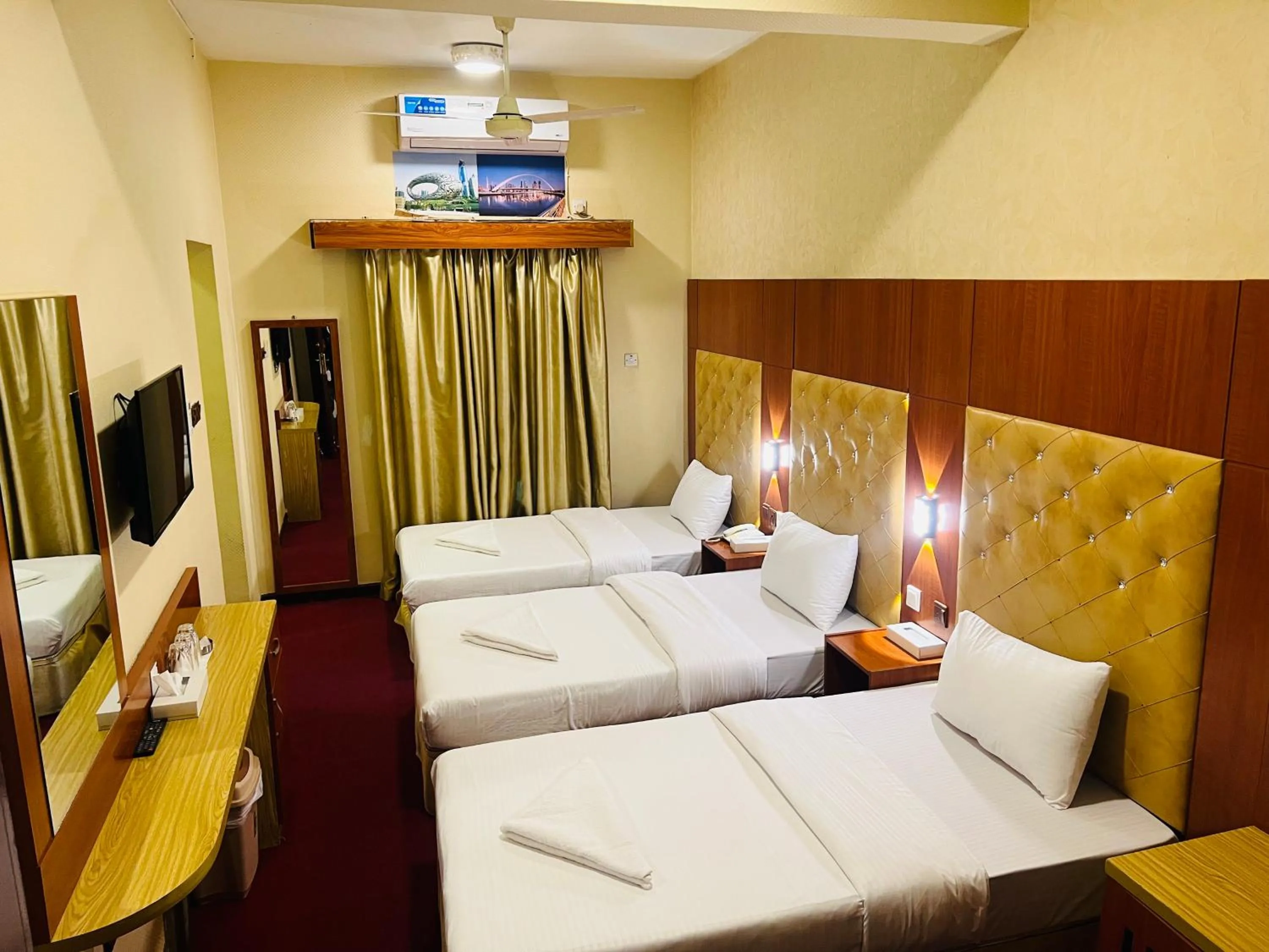 Bed in Parasol Hotel