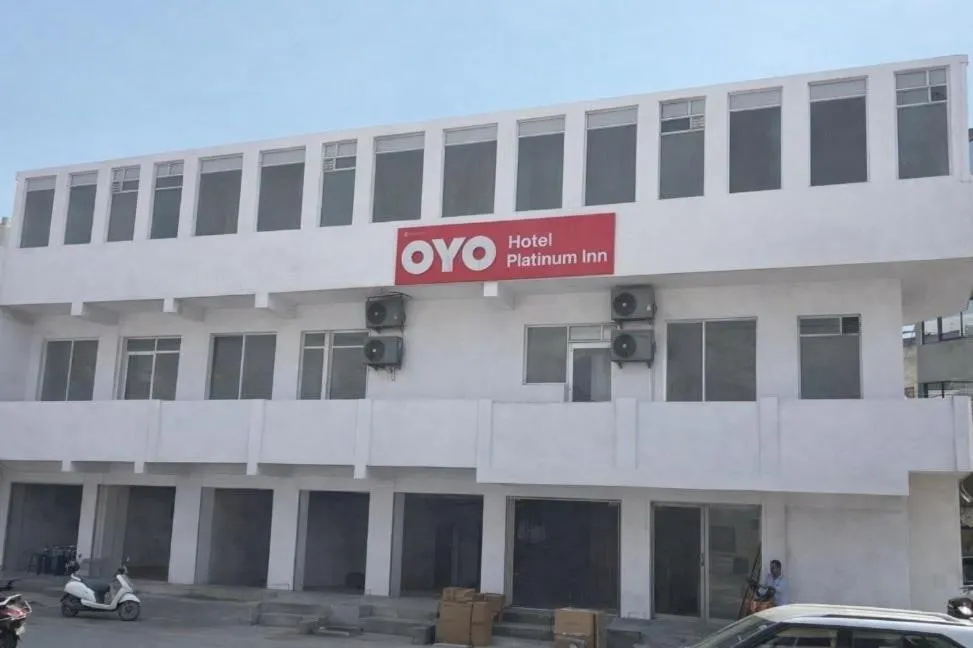 Facade/entrance in Hotel O Platinum Inn