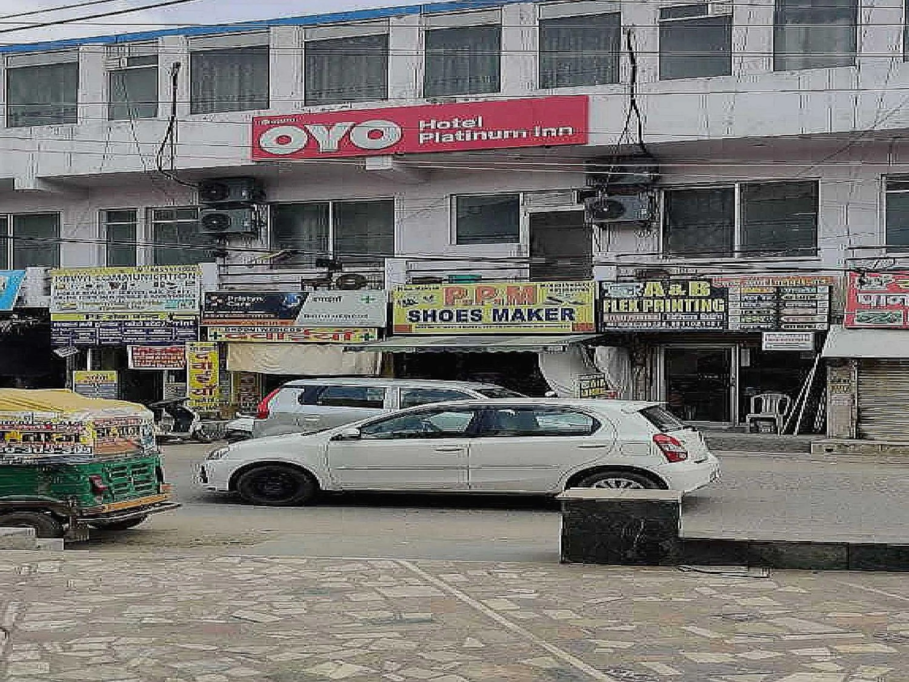 Facade/entrance in Hotel O Platinum Inn