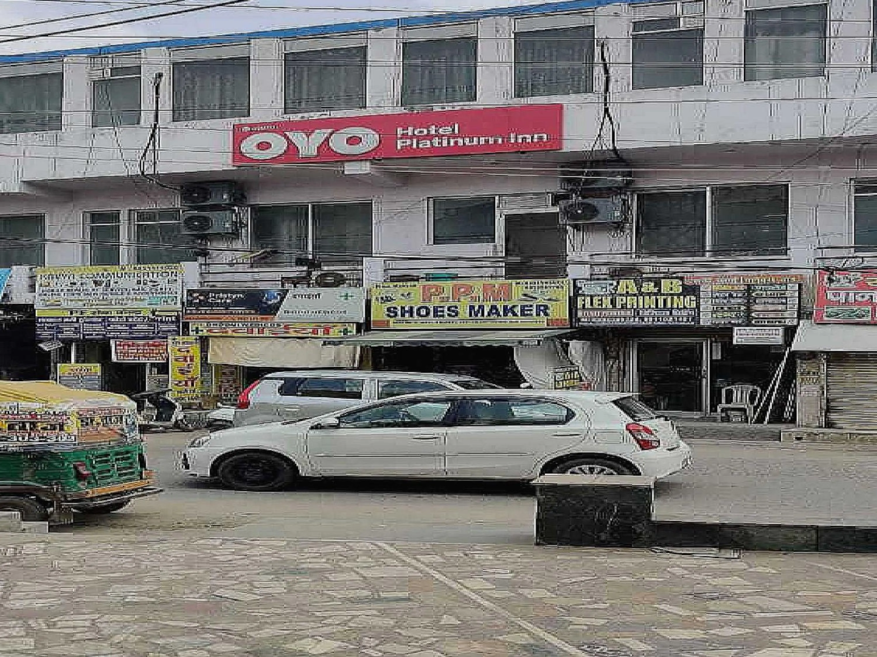 Facade/entrance in Hotel O Platinum Inn