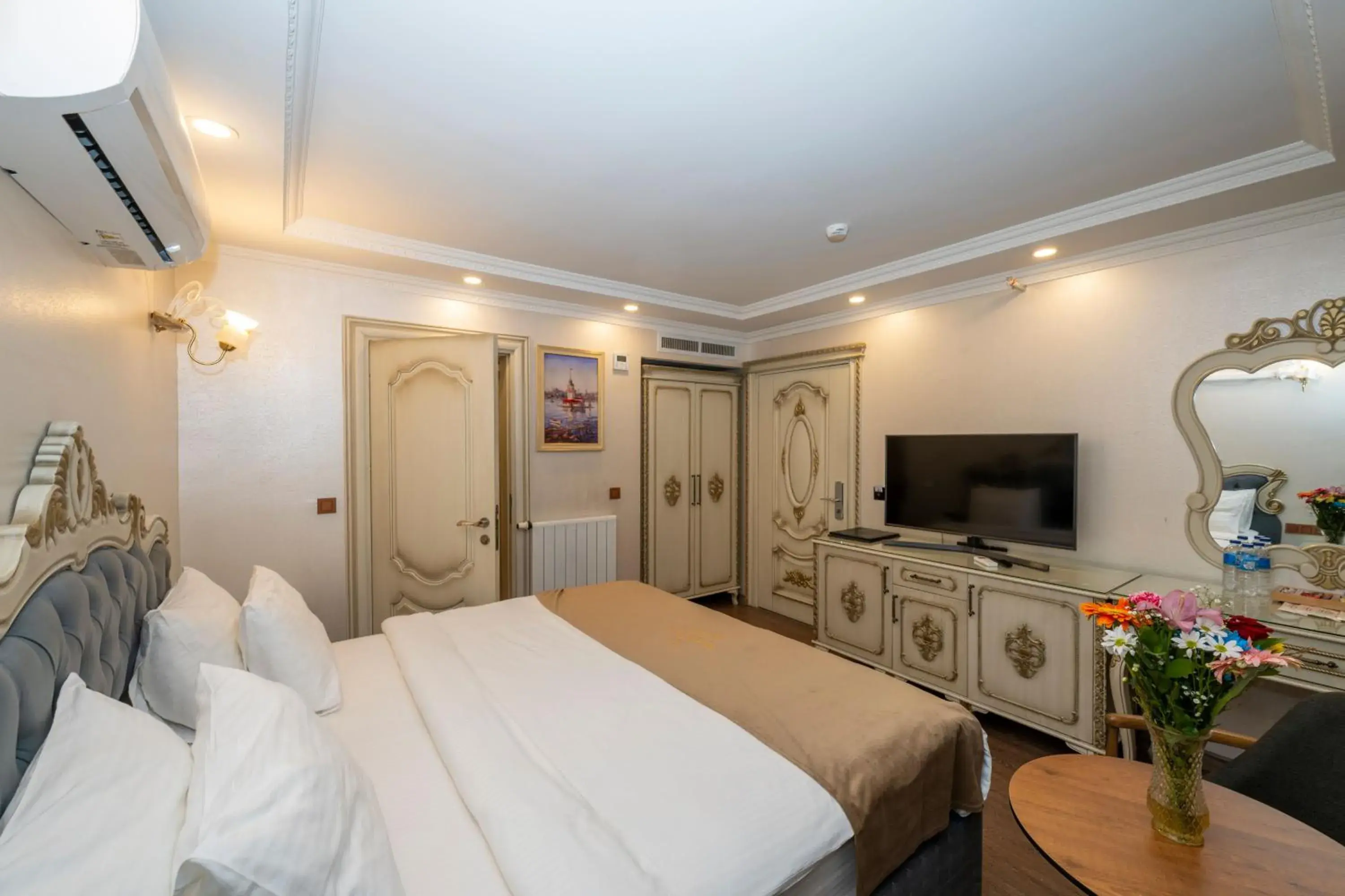 Bed in Almadina Hotel Istanbul Bed in Almadina Hotel Istanbul