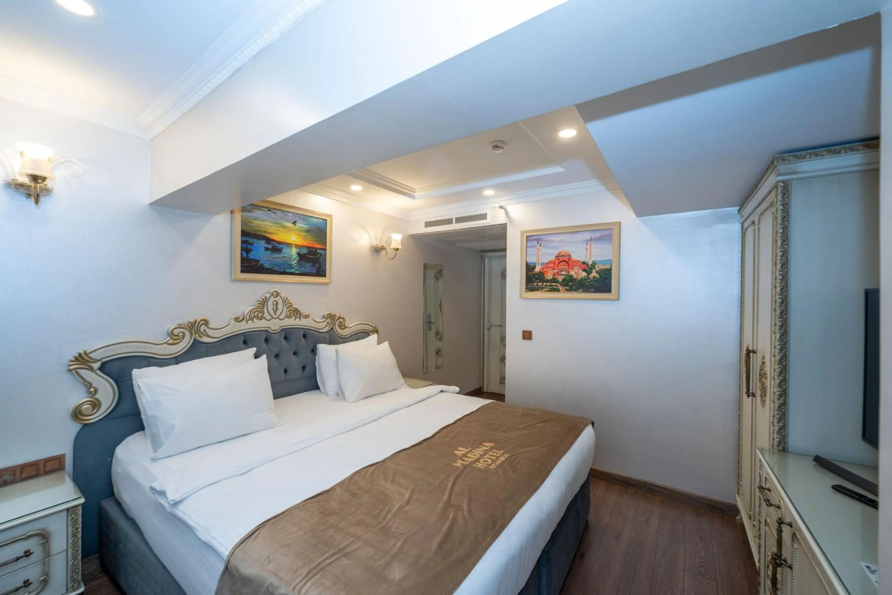 Photo of the whole room, Bed in Almadina Hotel Istanbul