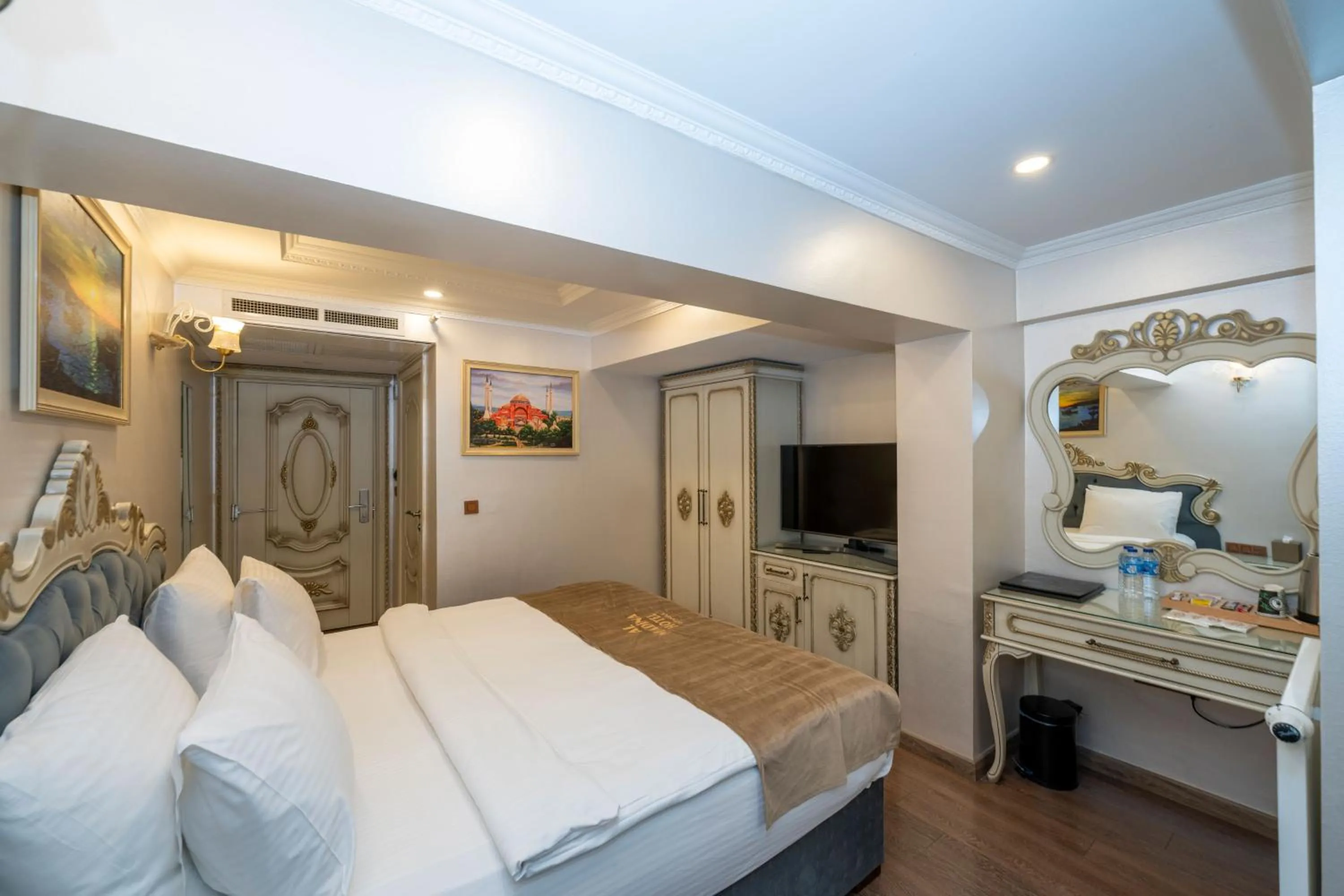 Photo of the whole room, Bed in Almadina Hotel Istanbul