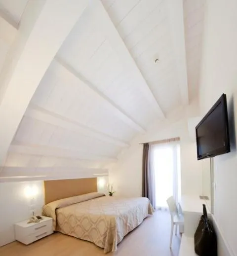 Bedroom, Bed in Hotel Lux