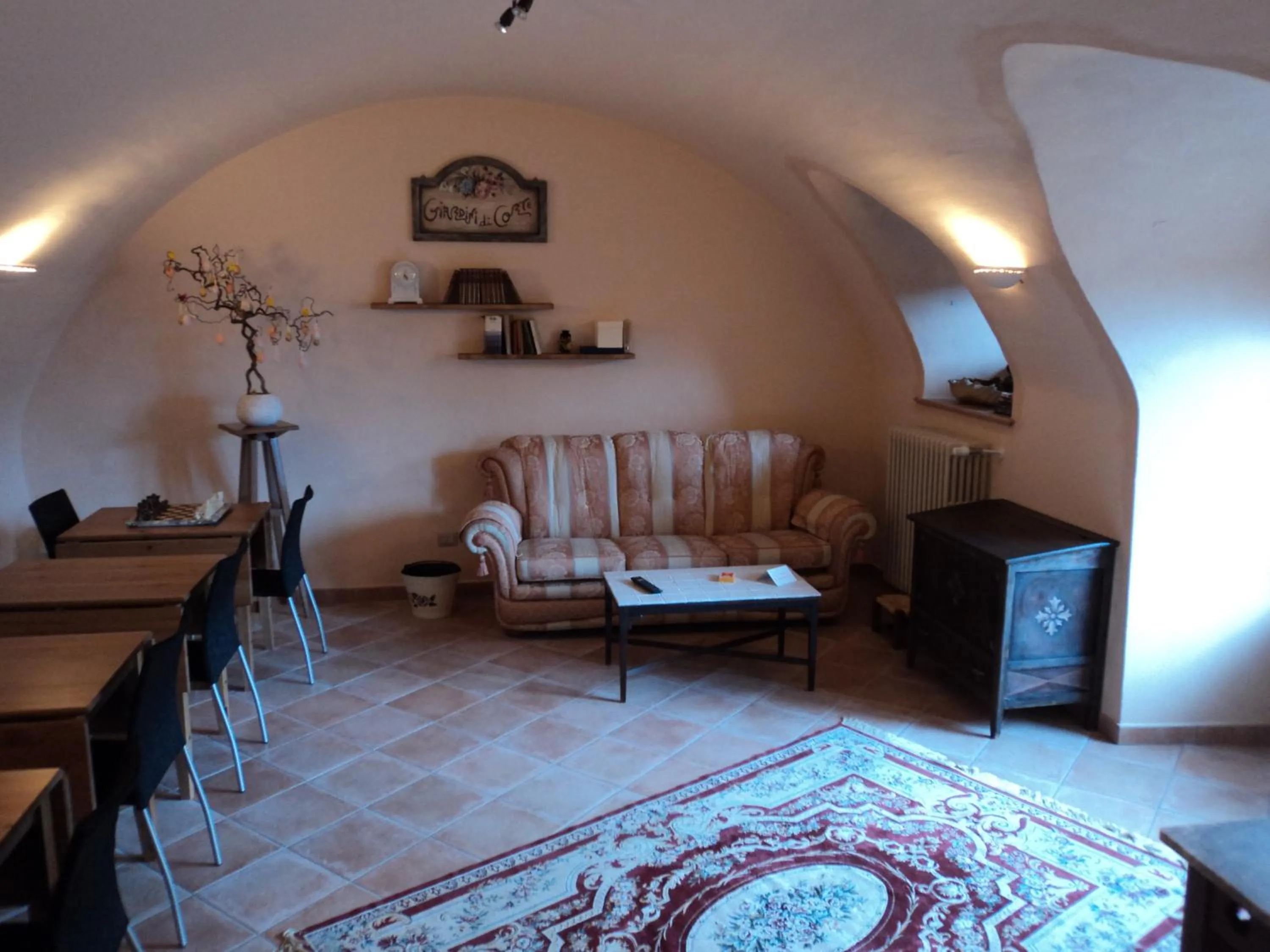 Restaurant/places to eat in Bed & Breakfast Giardini di Corte