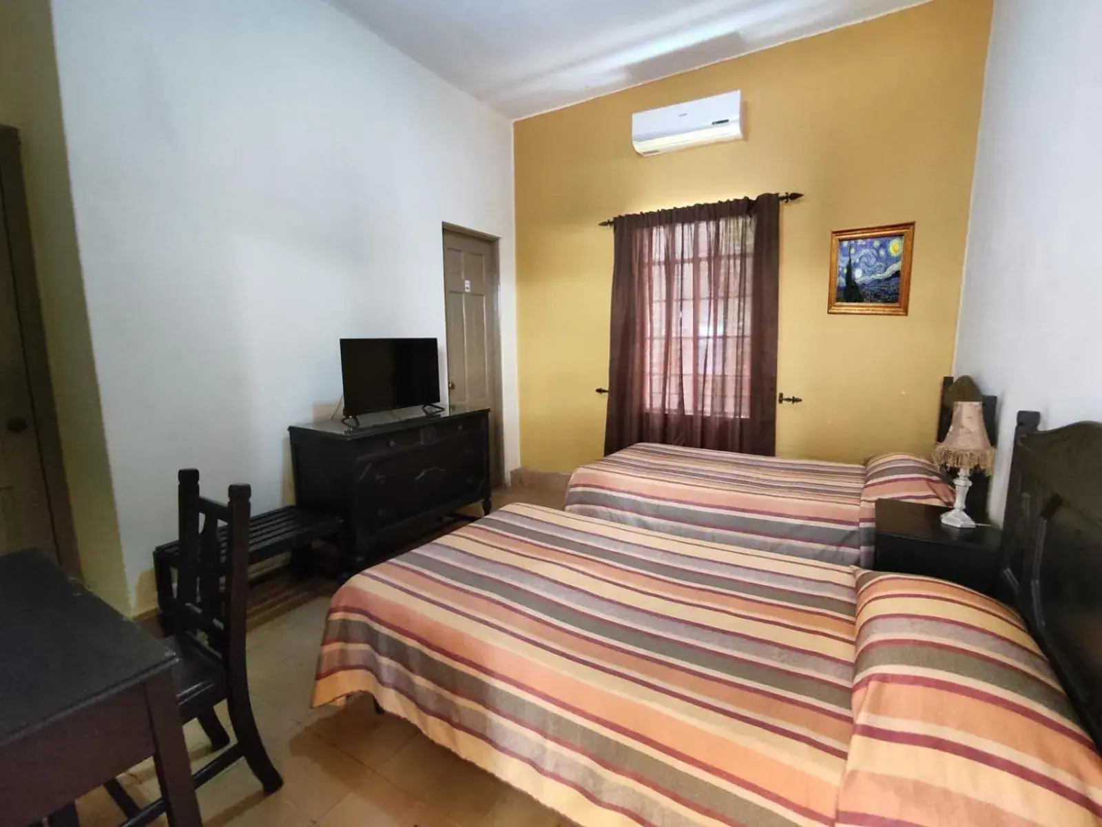 Budget Twin Room in Hotel Los Monteros Budget Twin Room in Hotel Los Monteros