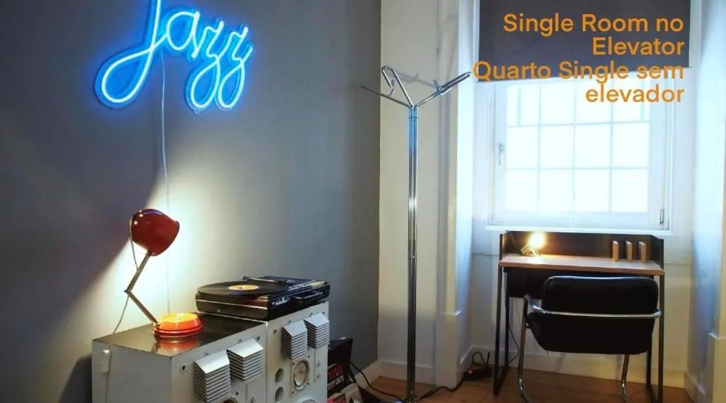 Single Room with Shared Bathroom - single occupancy in Living Lounge Hostel