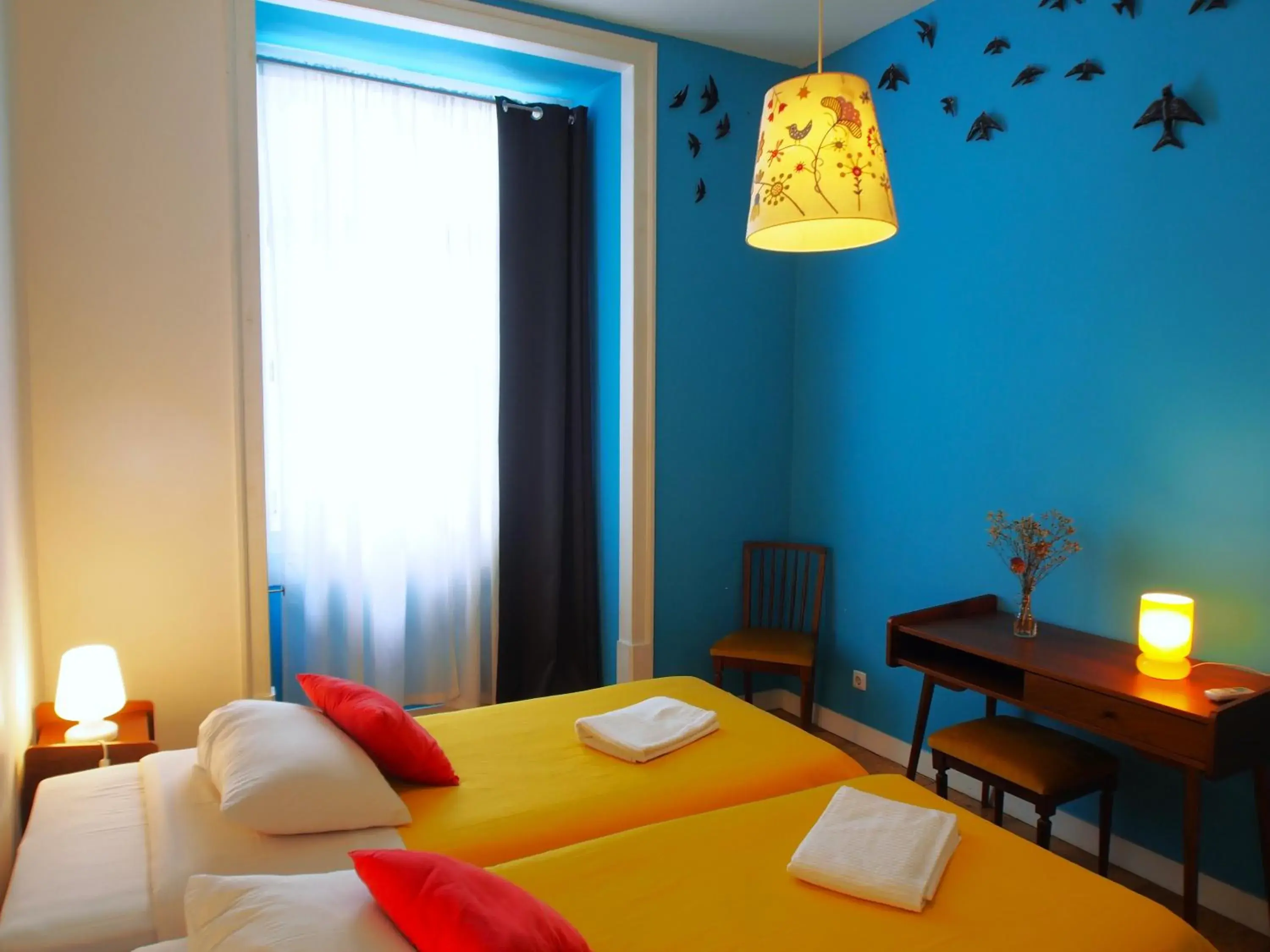 Twin Room with Shared Bathroom in Living Lounge Hostel Twin Room with Shared Bathroom in Living Lounge Hostel
