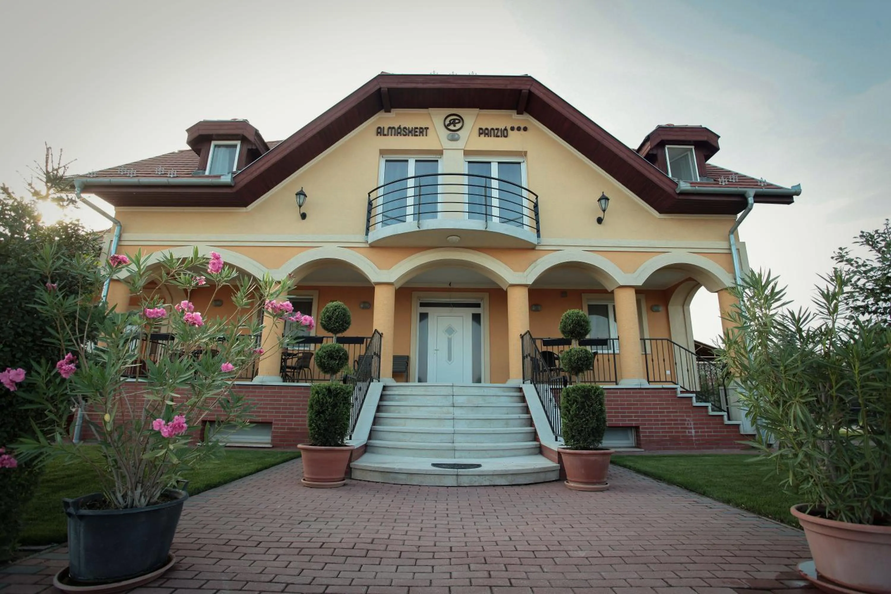 Facade/entrance in Budapest Airport Almáskert Panzió