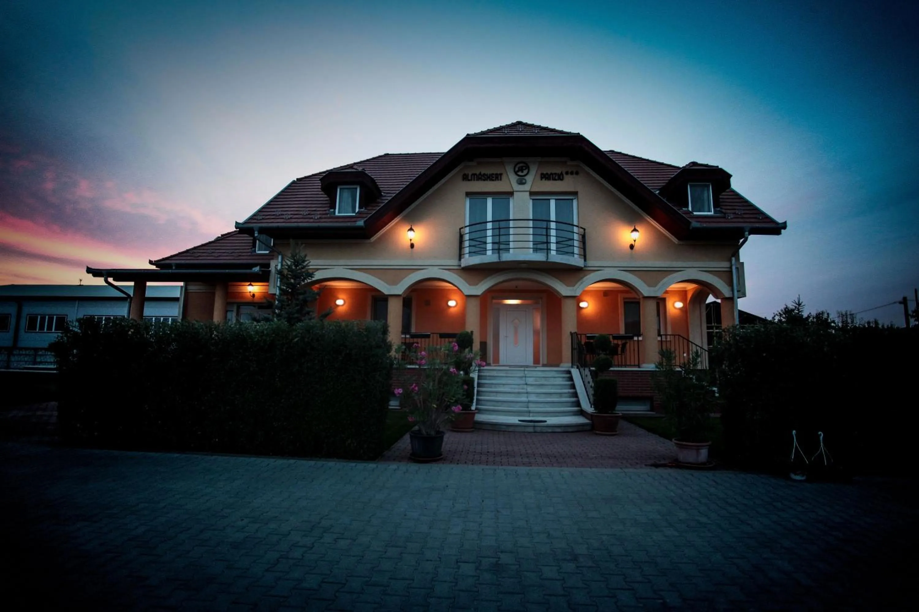 Property building in Budapest Airport Almáskert Panzió