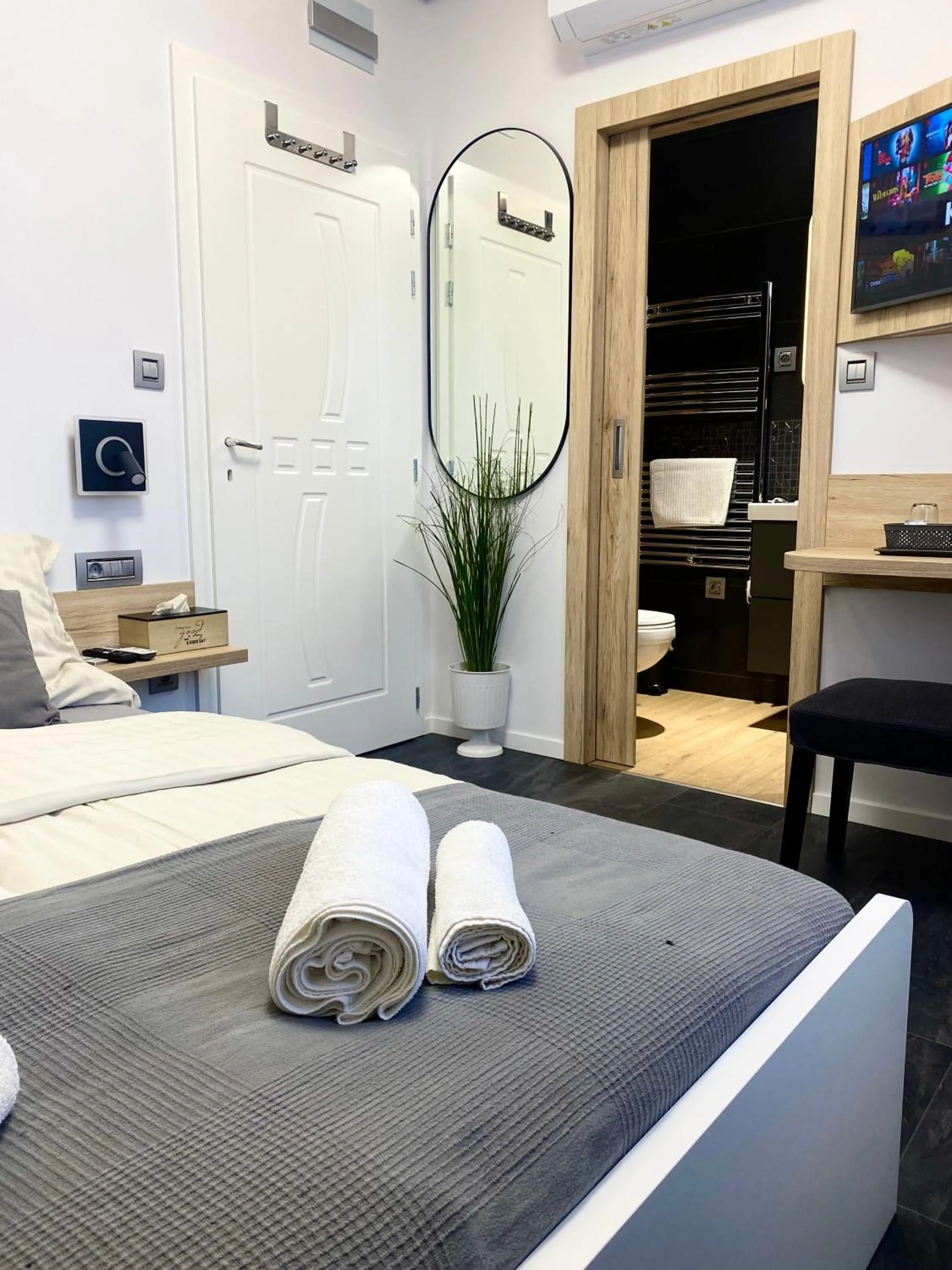 Photo of the whole room in Budapest Airport Almáskert Panzió