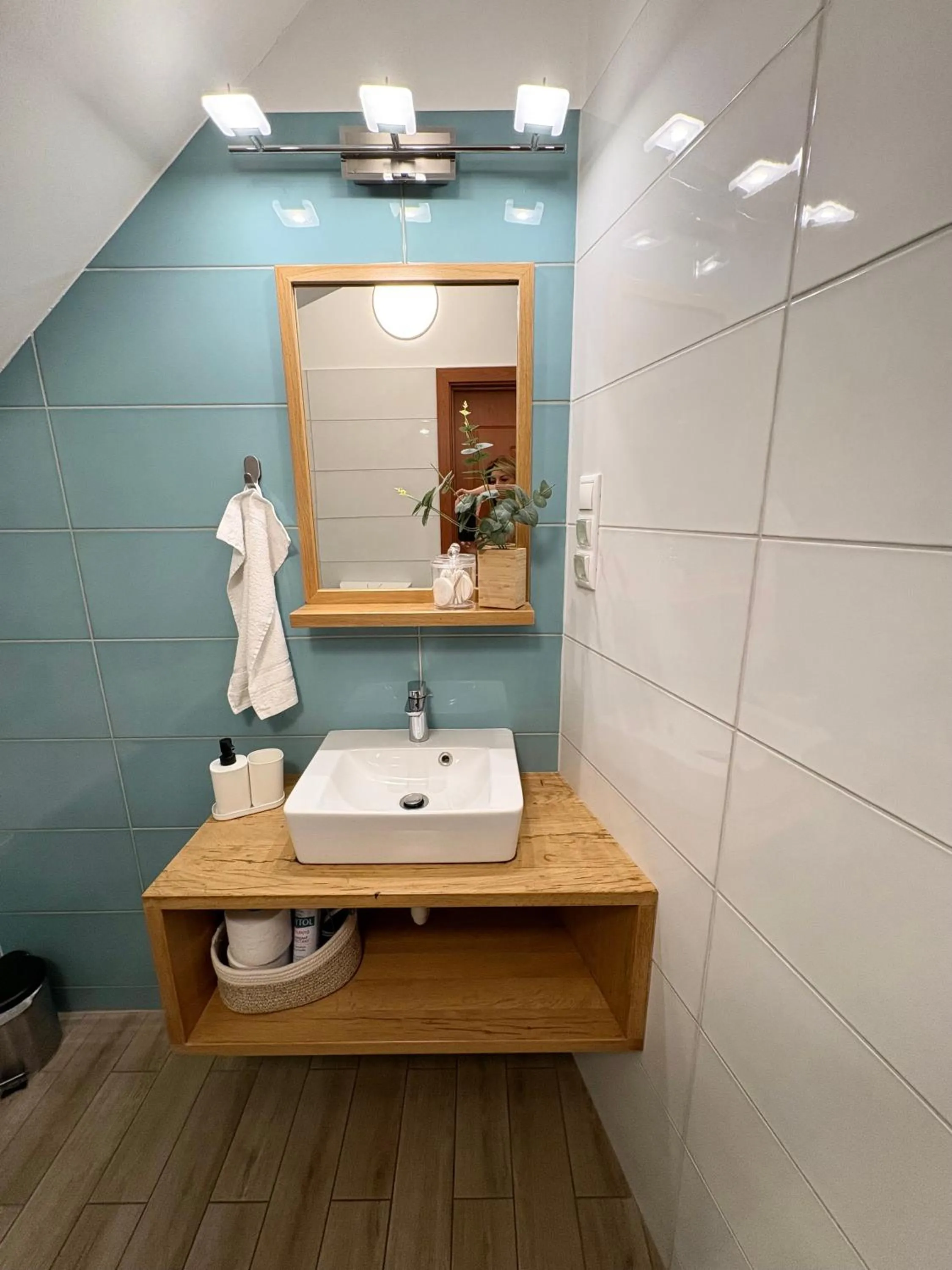 Bathroom in Budapest Airport Almáskert Panzió