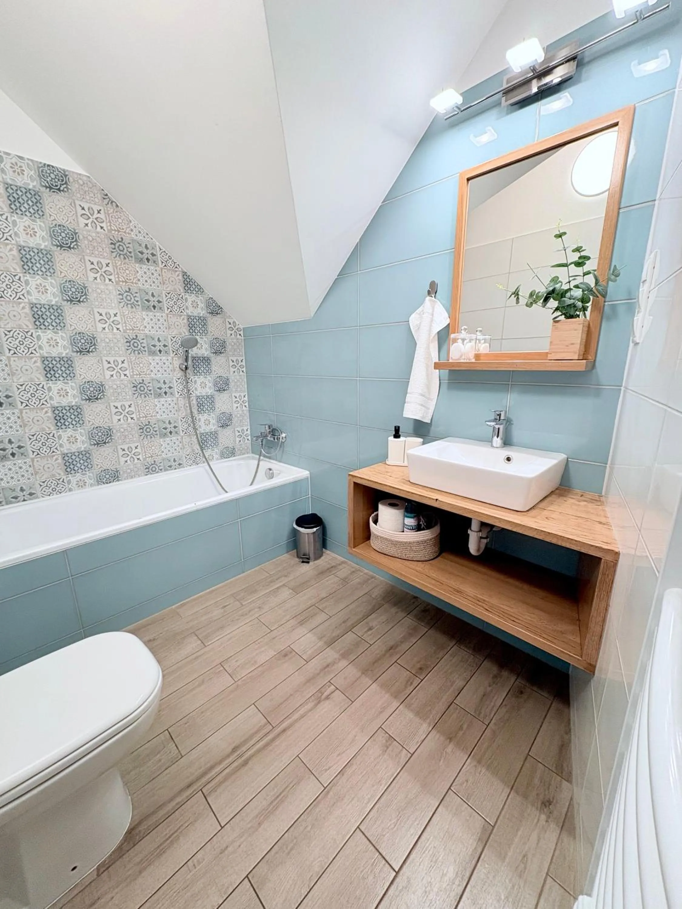 Toilet in Budapest Airport Almáskert Panzió