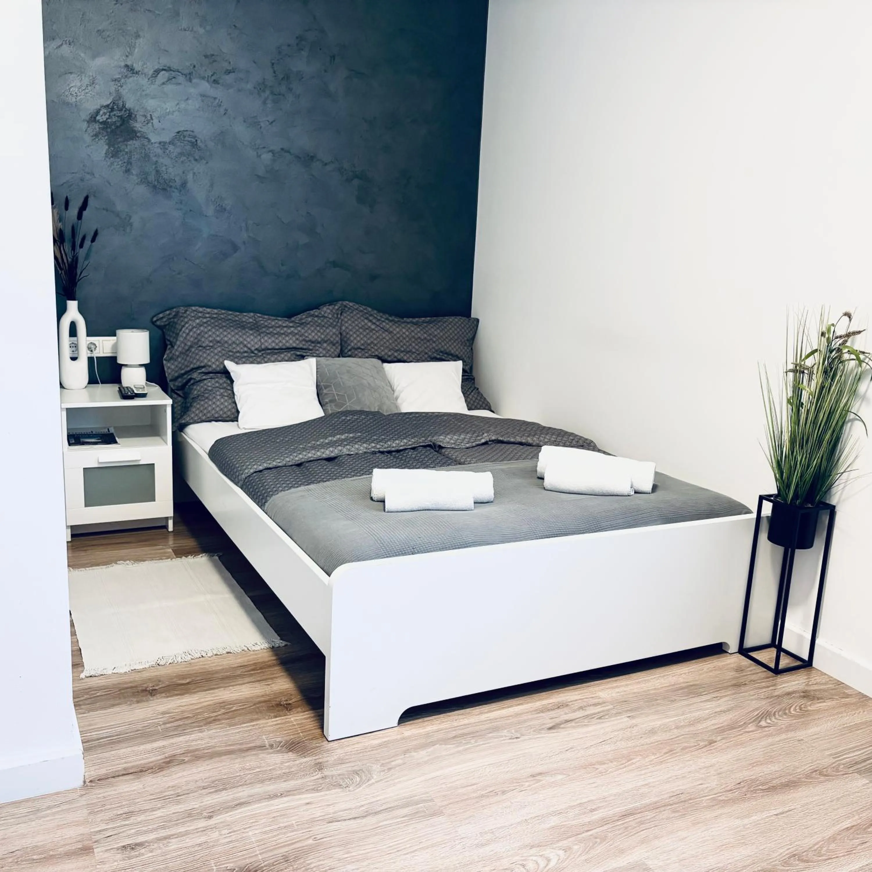 Bedroom, Bed in Budapest Airport Almáskert Panzió