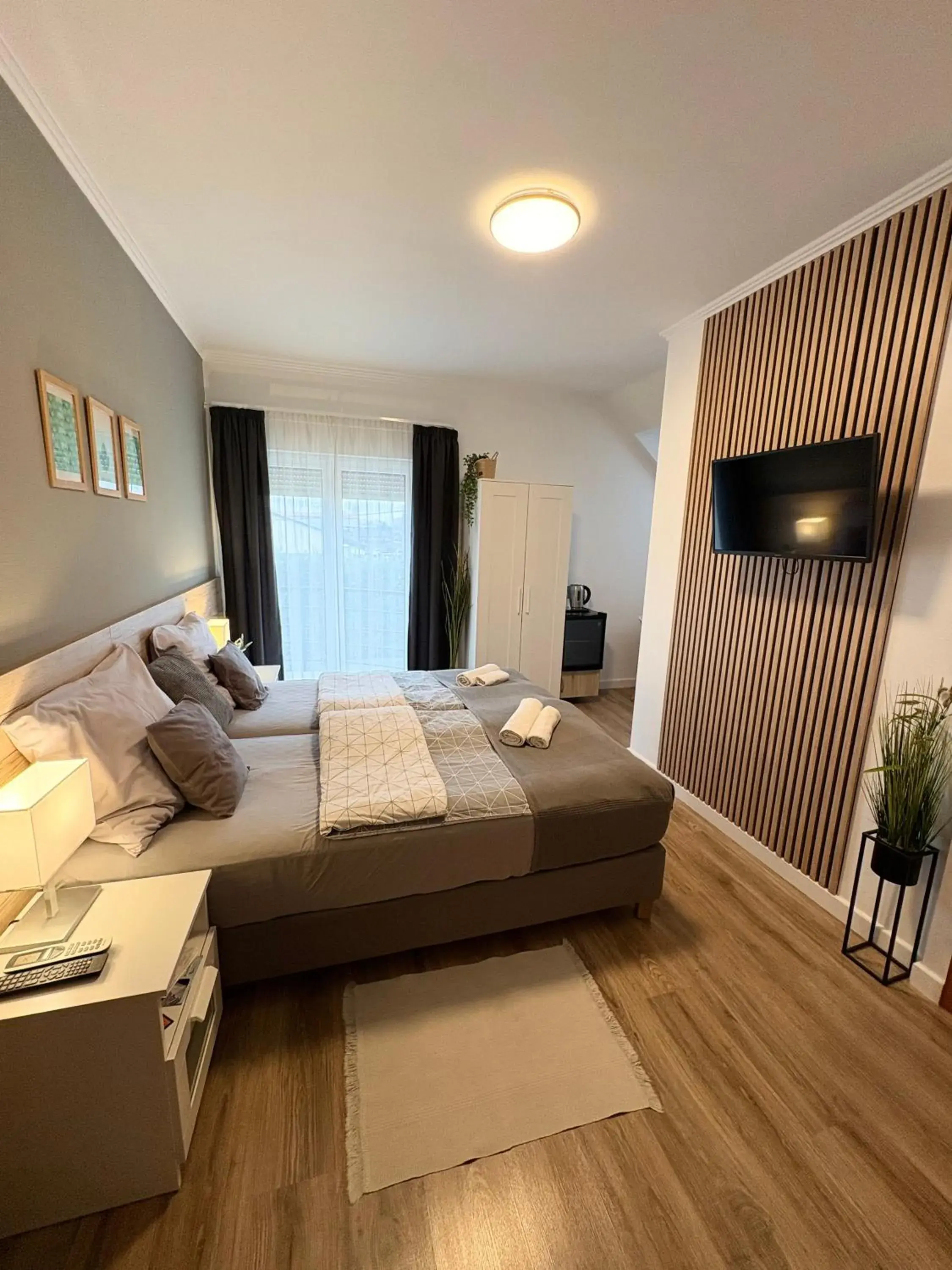 Double or Twin Room in Budapest Airport Almáskert Panzió Double or Twin Room in Budapest Airport Almáskert Panzió