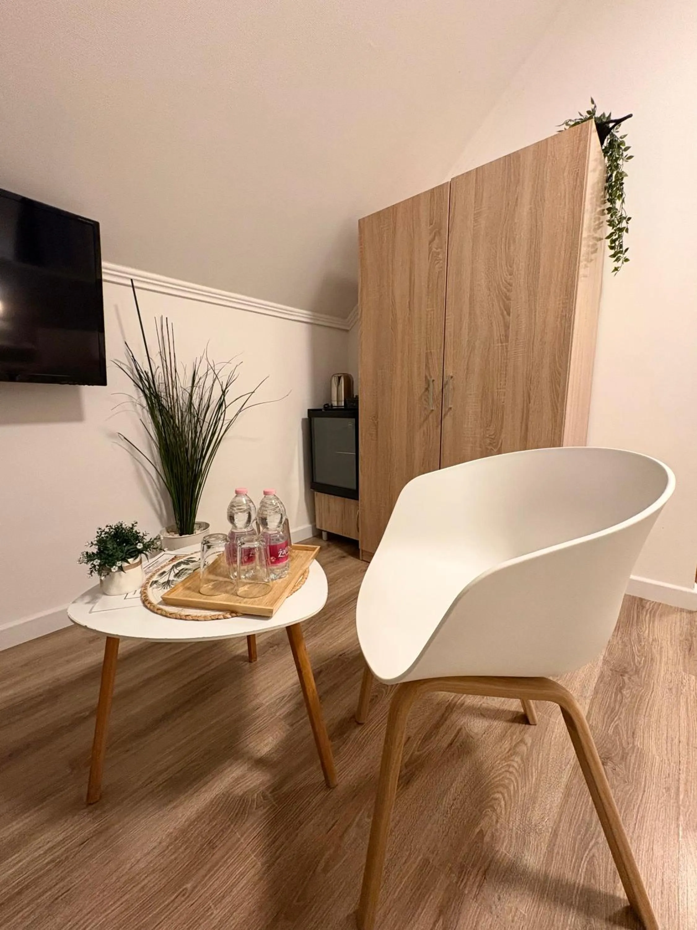 Dining area in Budapest Airport Almáskert Panzió