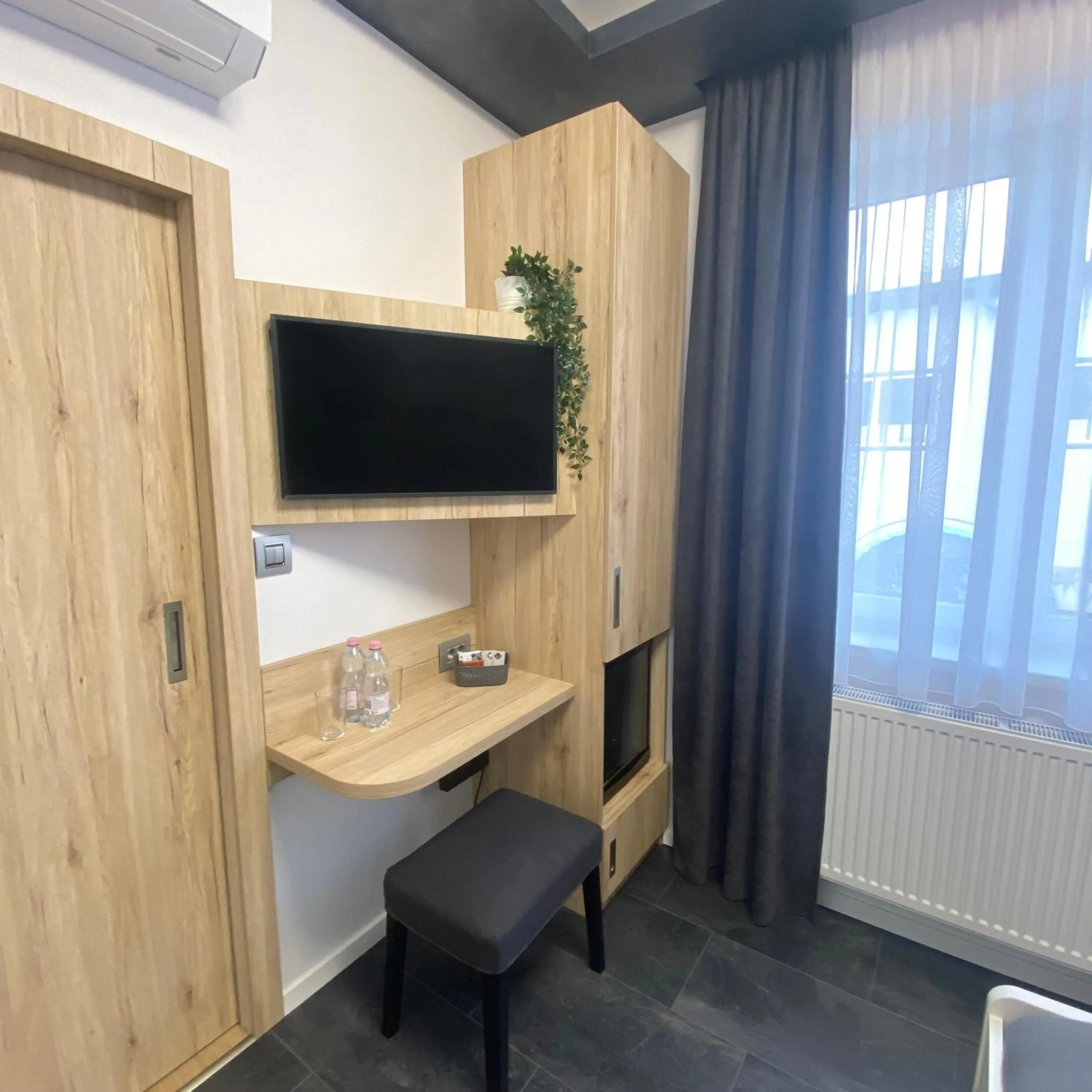 TV and multimedia in Budapest Airport Almáskert Panzió