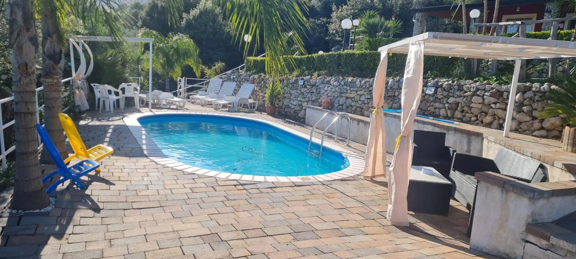 Swimming pool in b&b Tenuta San Felice