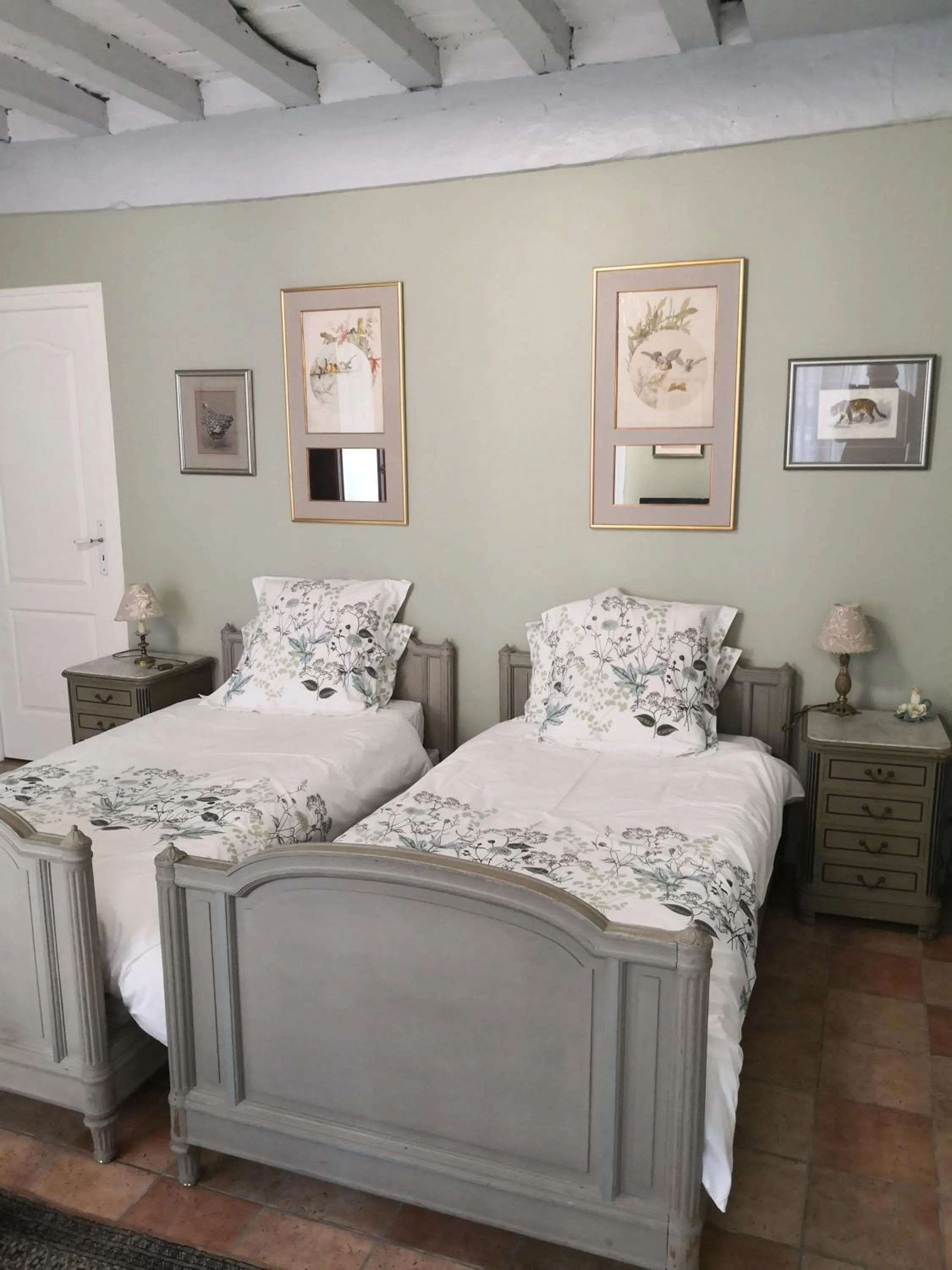 Photo of the whole room, Bed in Les Chambres de L'Horloge