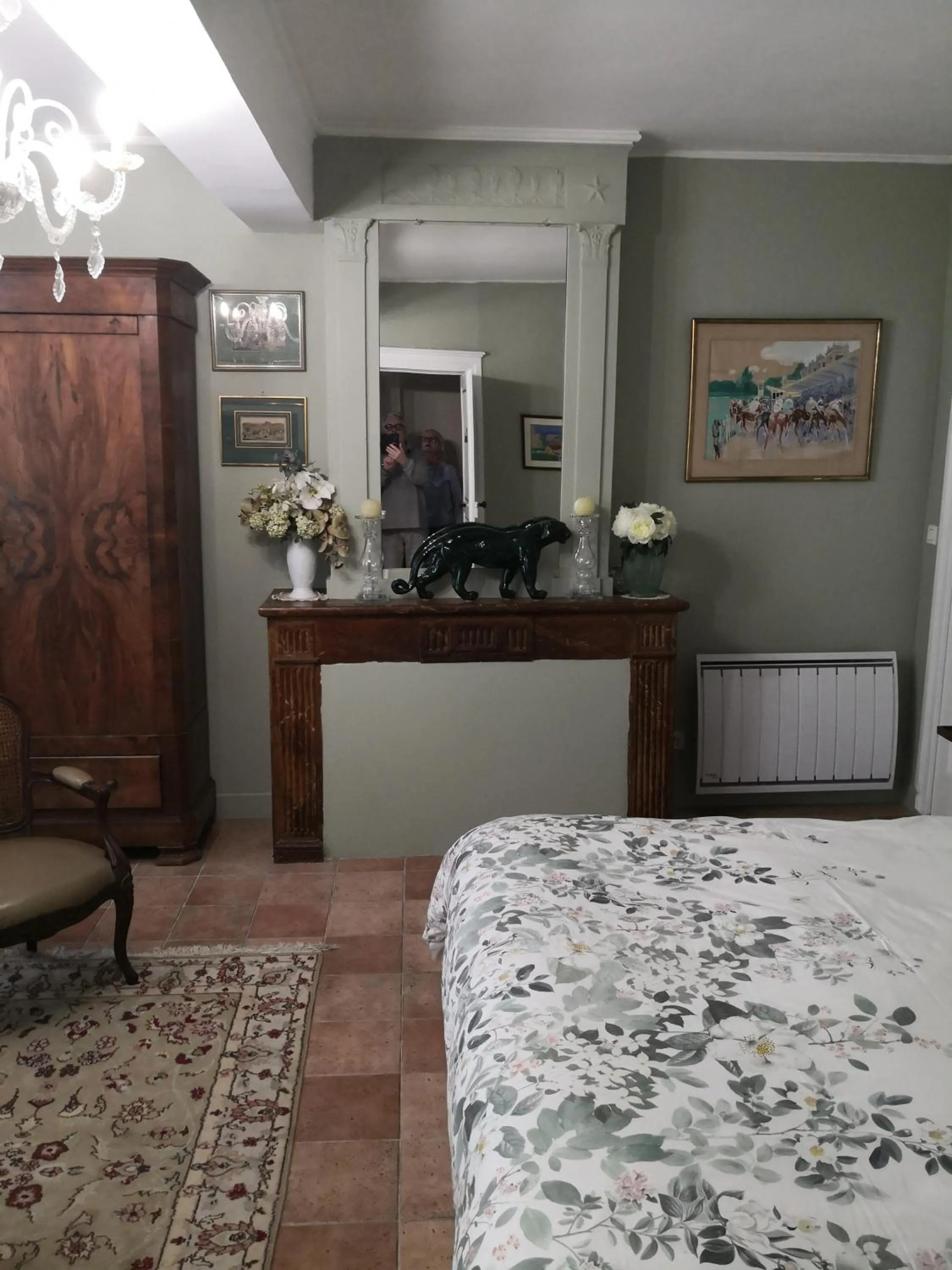 Photo of the whole room, Bed in Les Chambres de L'Horloge