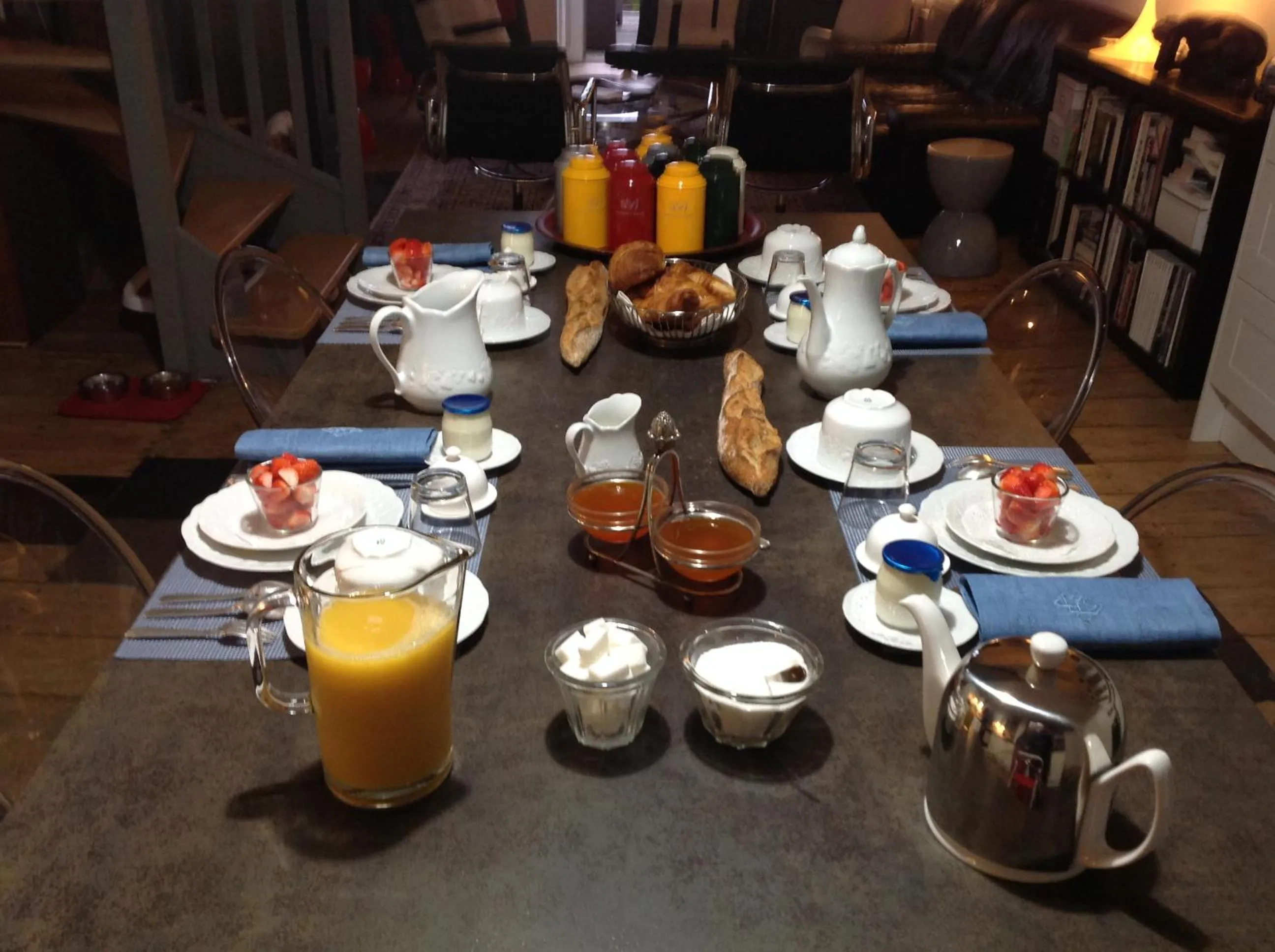 Breakfast in Les Chambres de L'Horloge