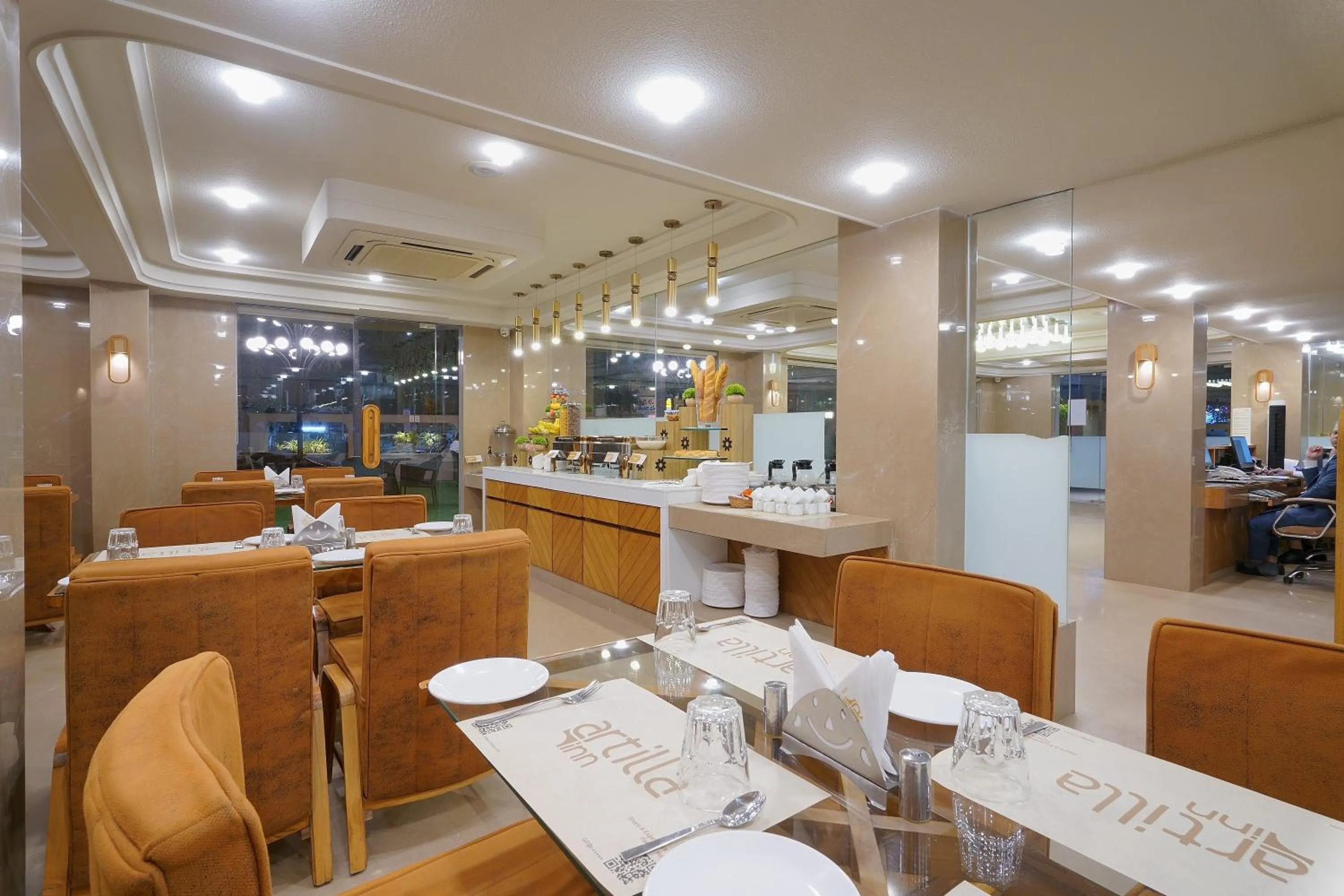 Restaurant/places to eat in Artilla Inn