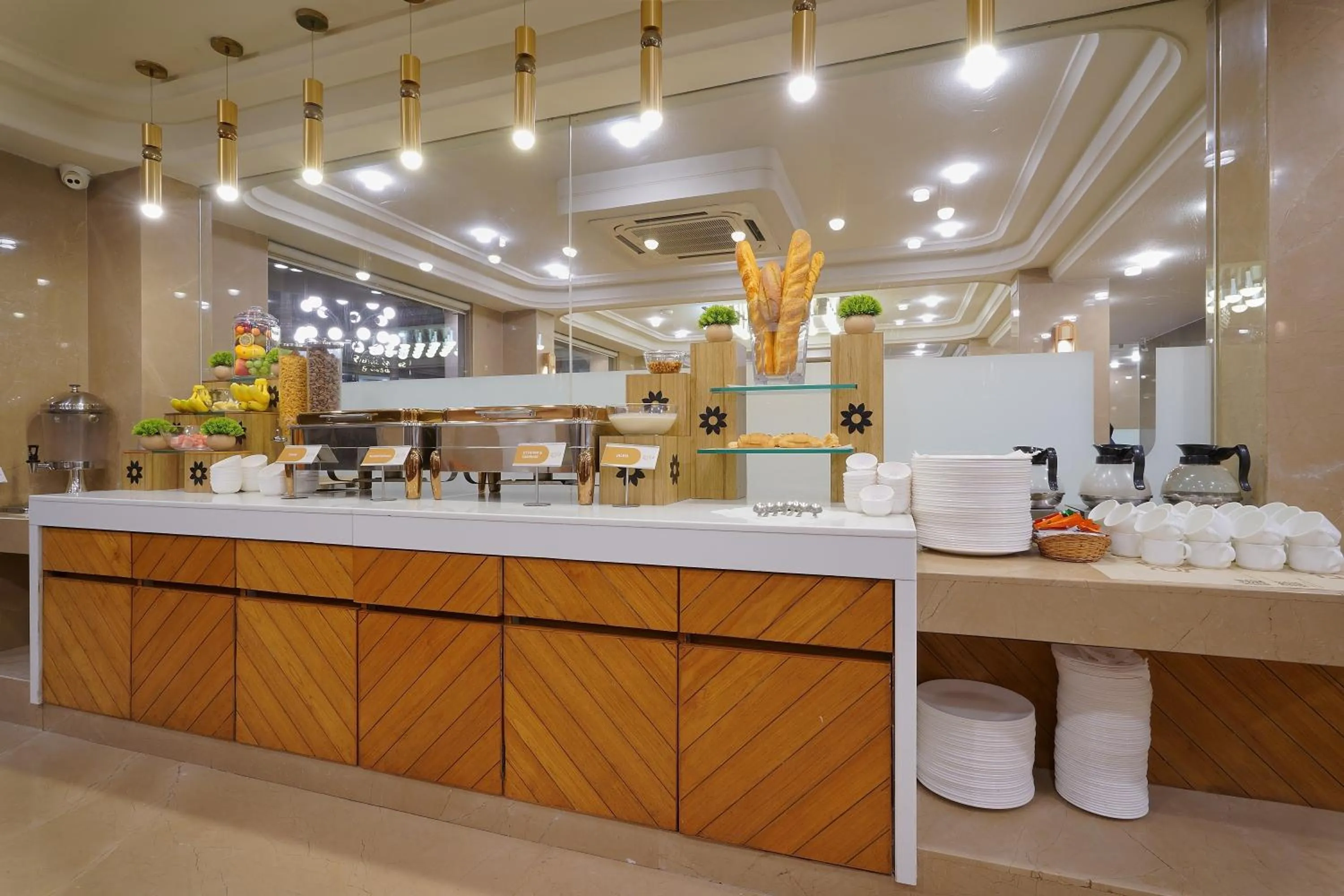 Restaurant/places to eat in Artilla Inn