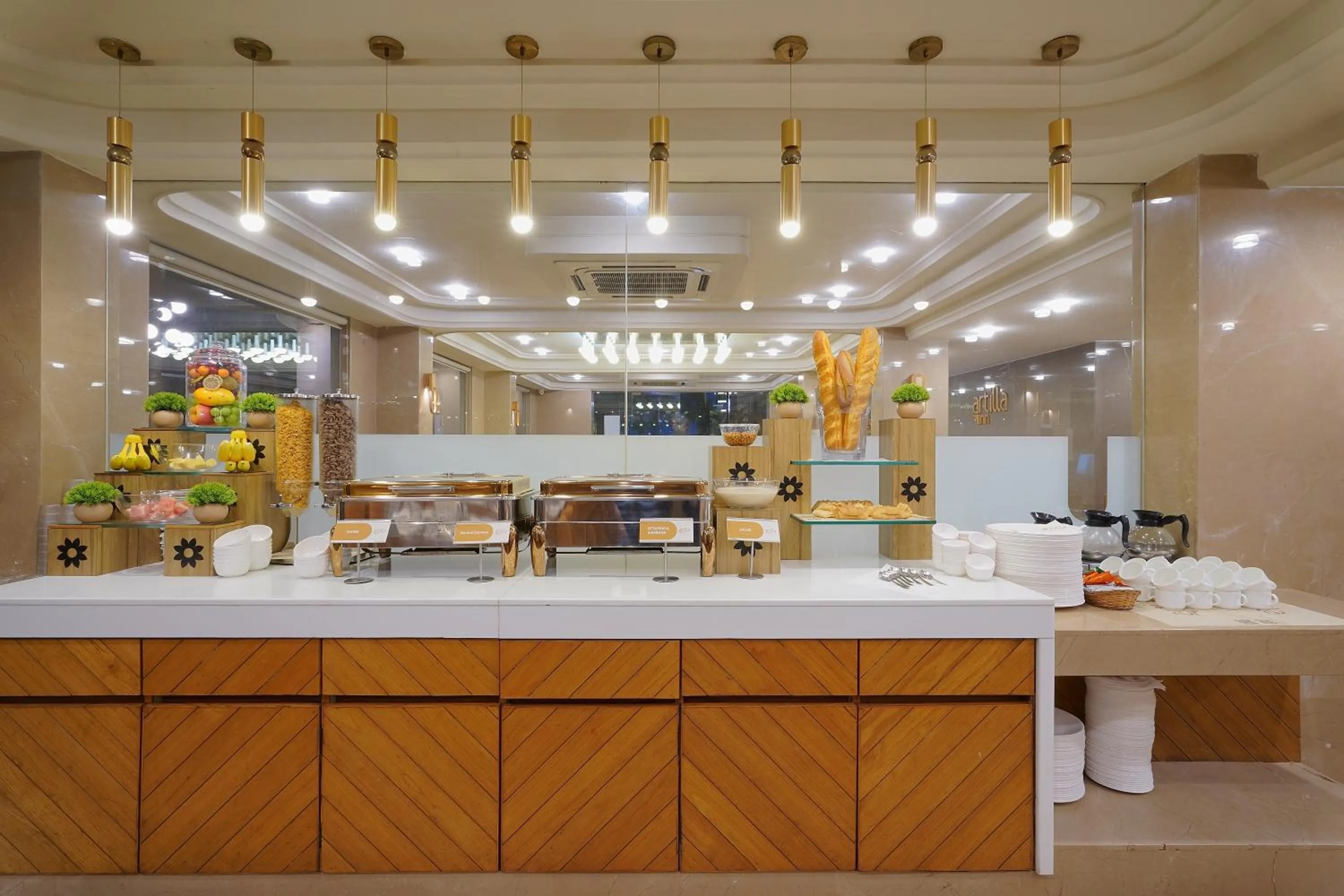 Restaurant/places to eat in Artilla Inn