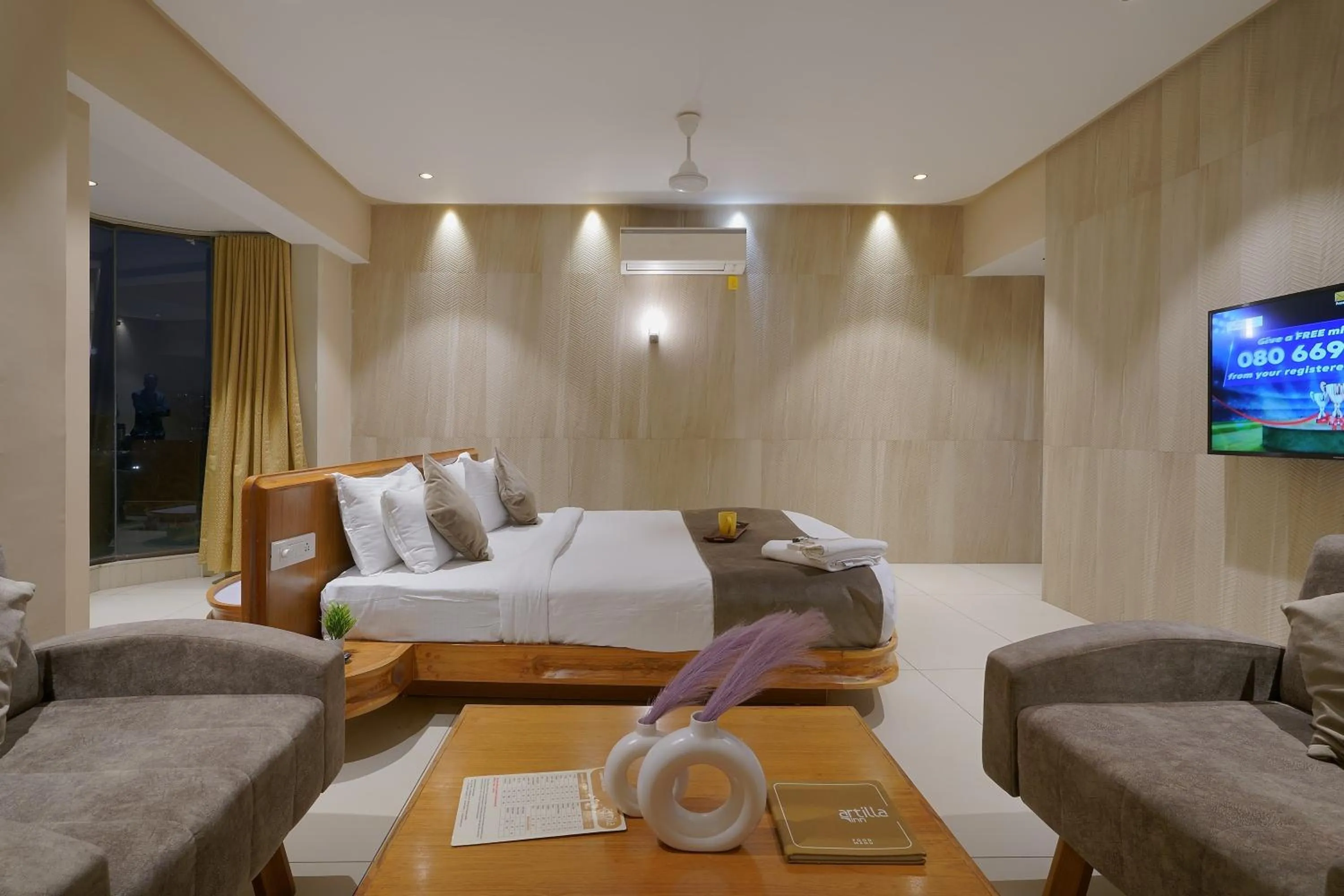 Bedroom, Bed in Artilla Inn