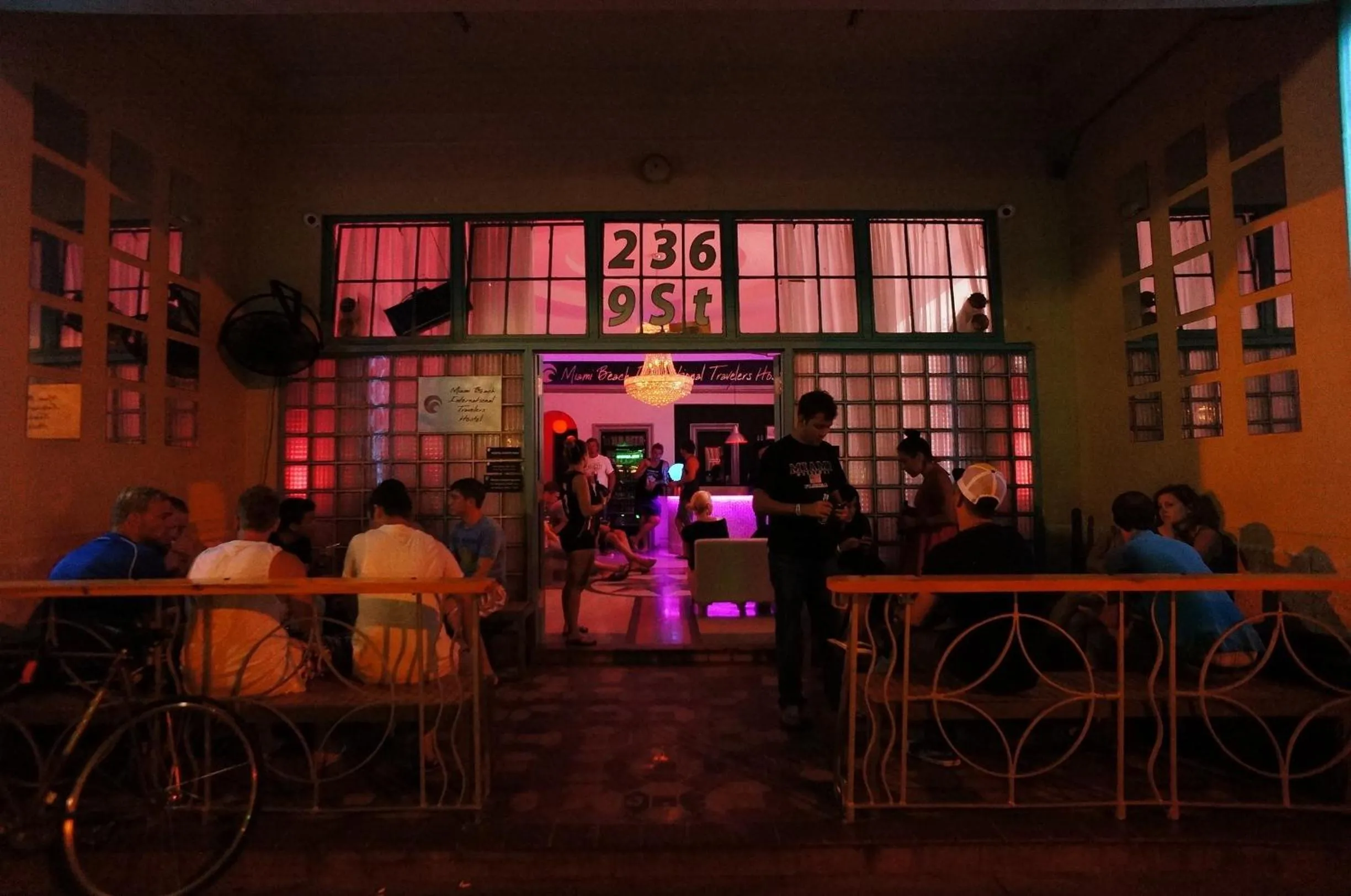 Restaurant/places to eat in South Beach Rooms and Hostel
