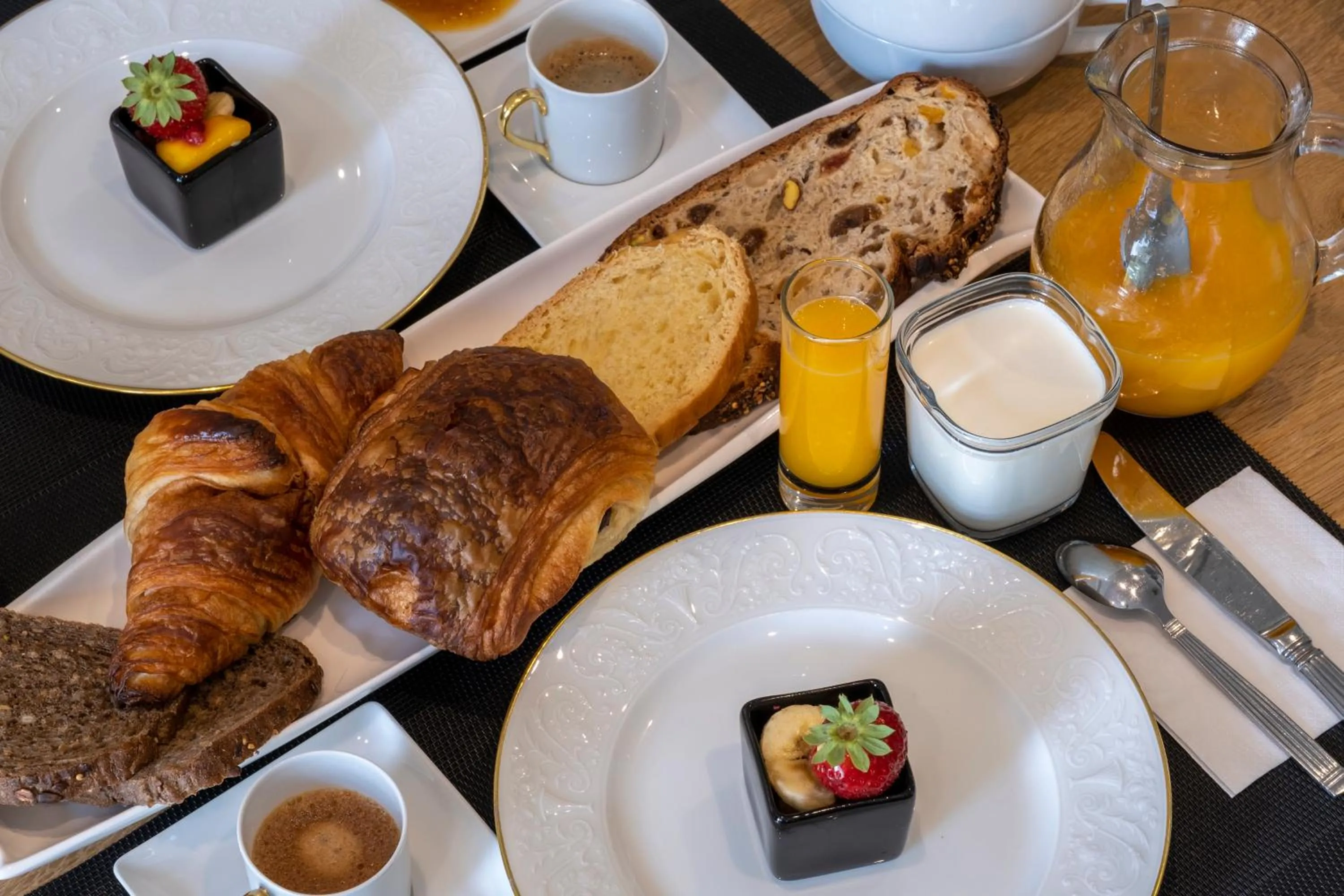 Breakfast in Escale Rochelaise B&B, SPA bain nordique et sauna tonneau